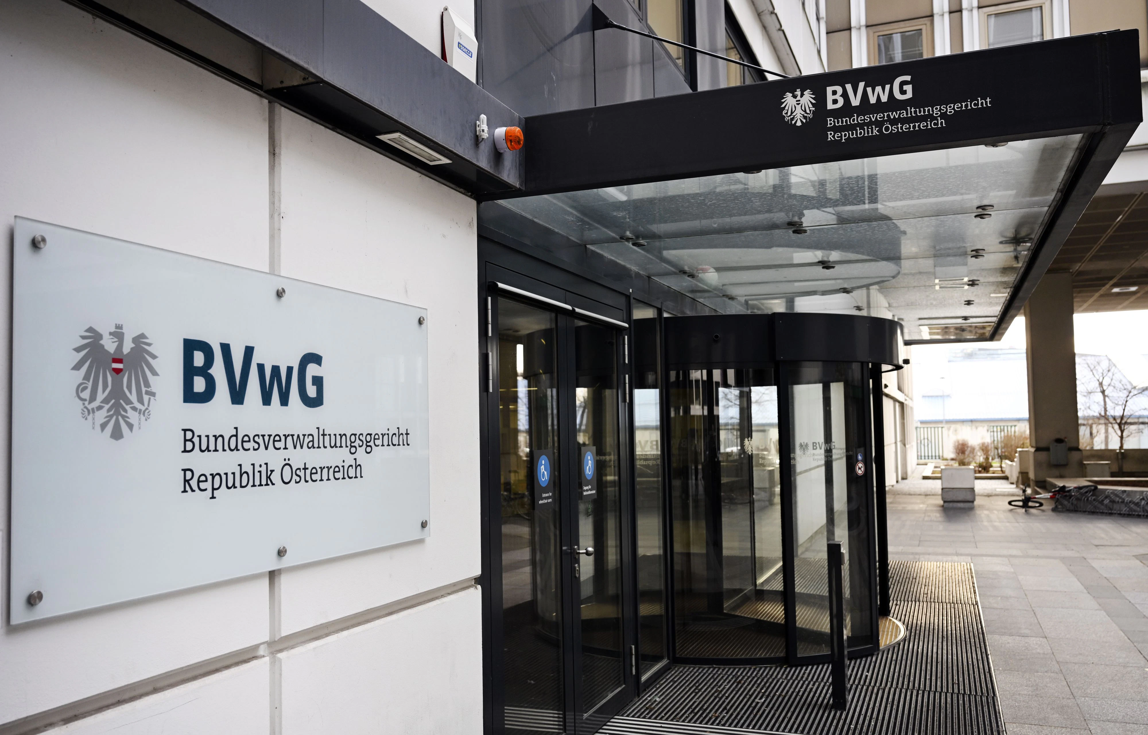 46 Flüchtlinge im Glut-Lkw - Schock-Urteil: Schwerverbrecher aus Syrien darf bleiben