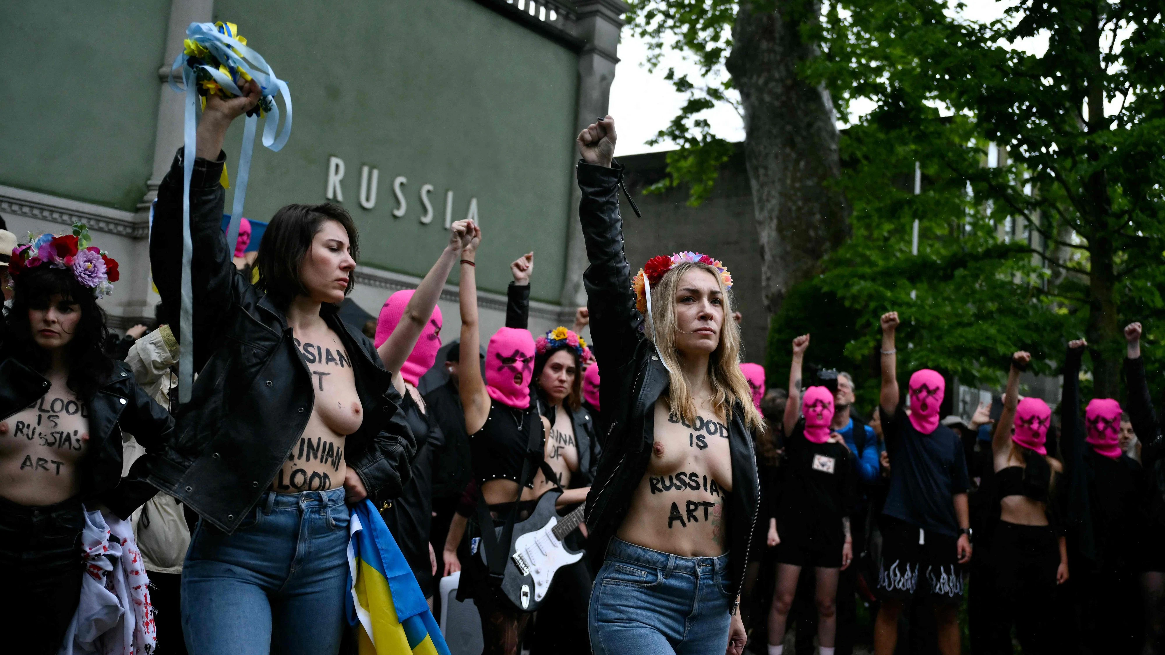Ukrainian feminist activist Inna Shevchenko (C), leader of international women's movement FEMEN and Pussy Riot activists stage a protest against the participation of Russia in the Venice Biennale art show, on May 6, 2026 in Venice.  (Photo by Marco BERTORELLO / AFP) / RESTRICTED TO EDITORIAL USE - MANDATORY MENTION OF THE ARTIST UPON PUBLICATION - TO ILLUSTRATE THE EVENT AS SPECIFIED IN THE CAPTION