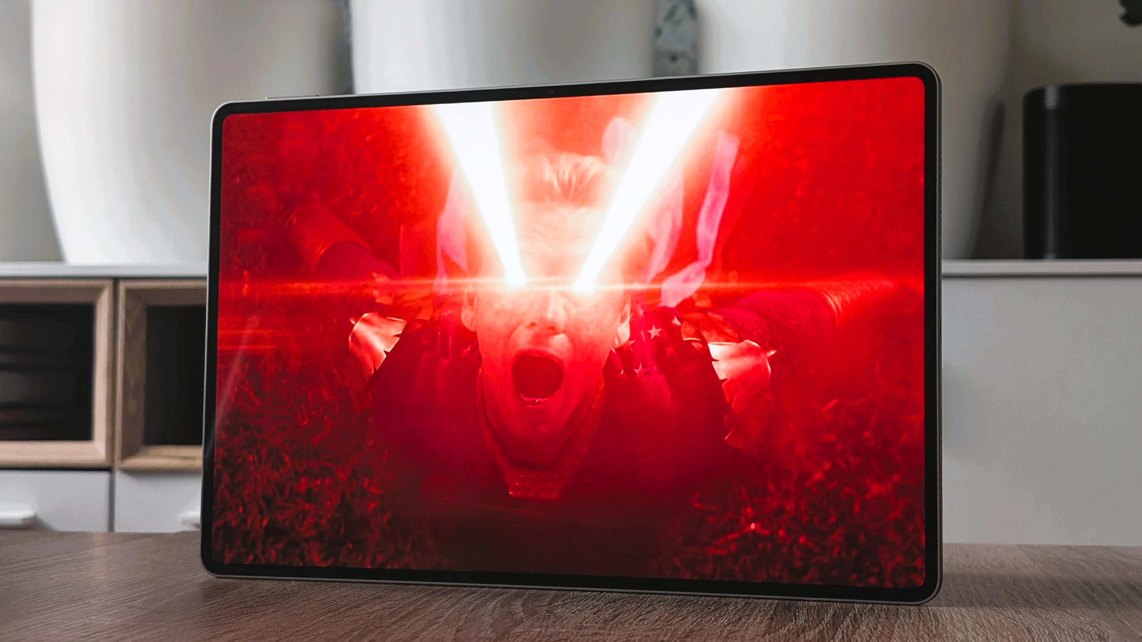 Beim Medienkonsum, etwa beim Streaming von Filmen oder Serien, entfaltet das MagicPad4 seine stärkste Seite.