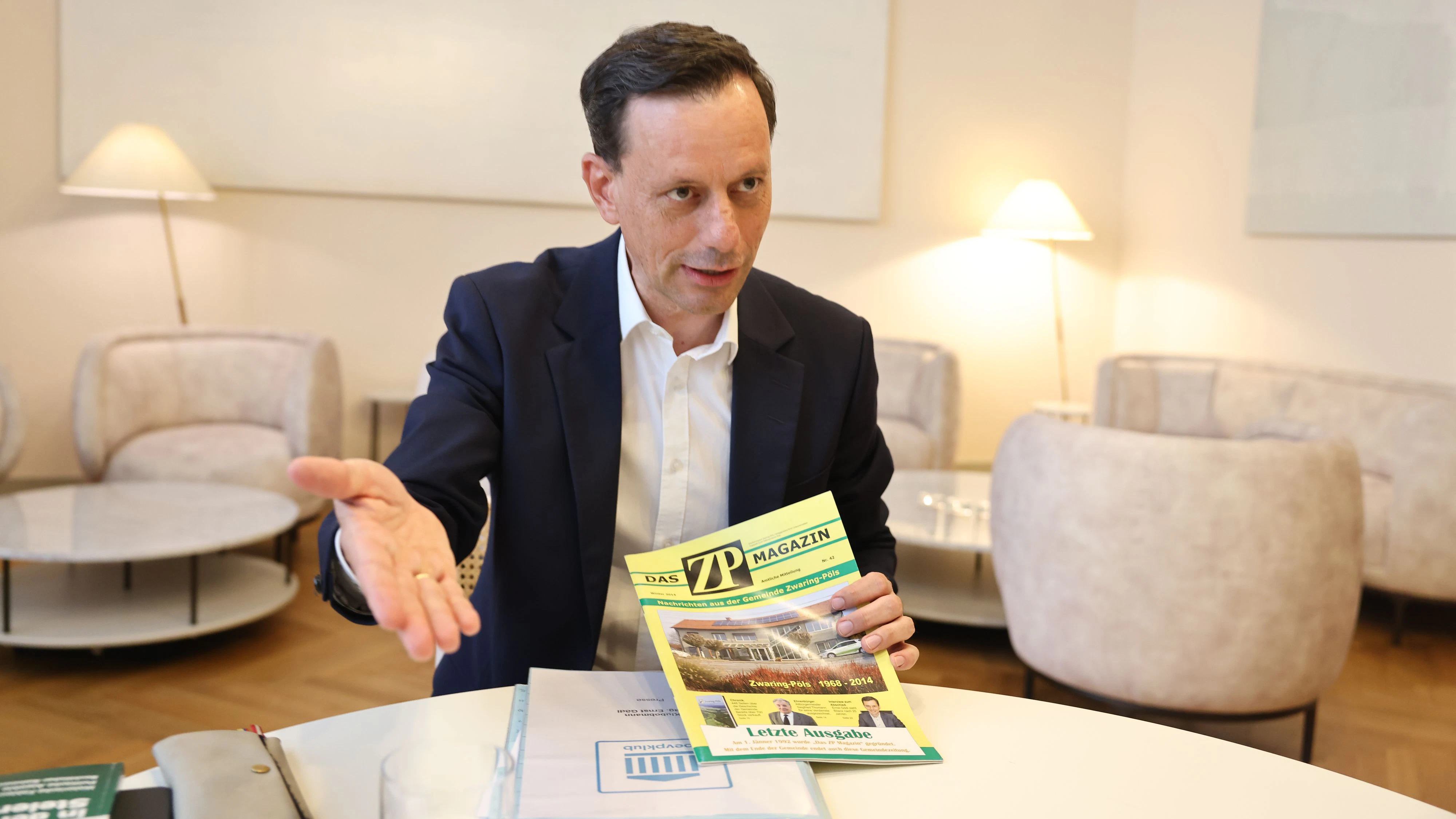 In einem Editorial erklärt Ernst Gödl, wie man seine Gemeindezeitung lesen soll ...