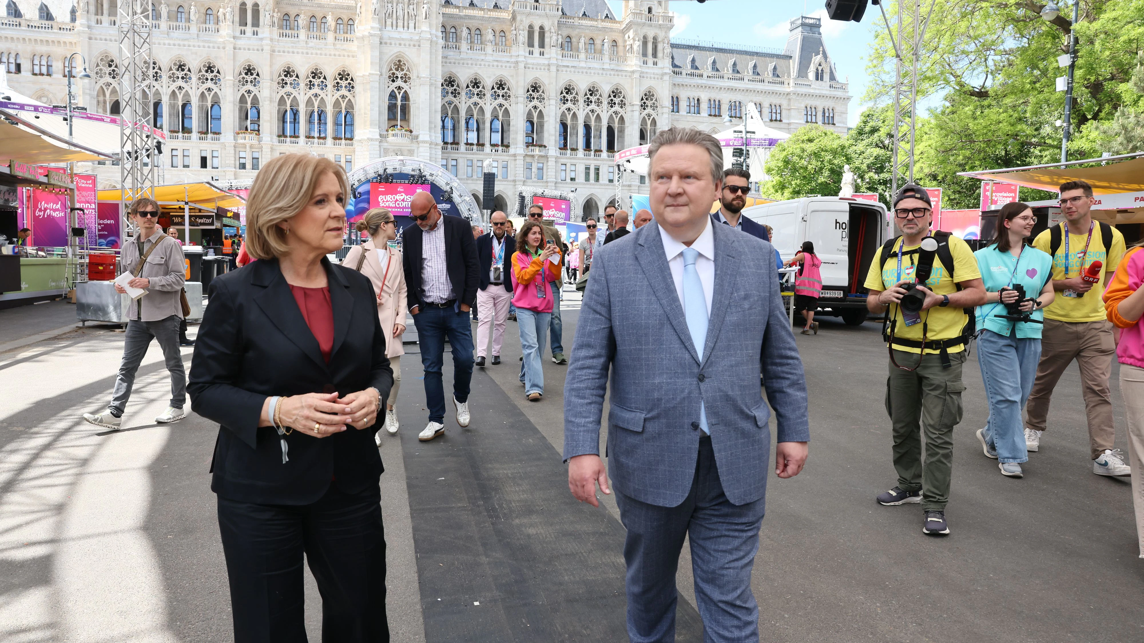 Bürgermeister Michael Ludwig (SP) und ORF-Chefin Ingrid Thurnher am ESC-Village.