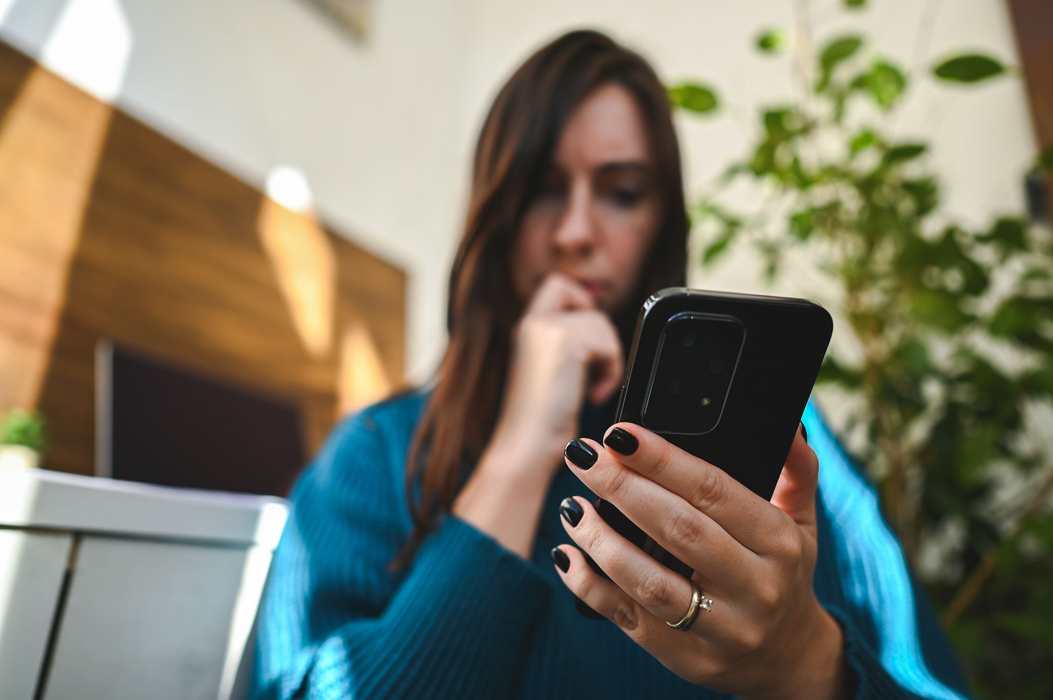 Romina kann ihr gestohlenes Handy orten, doch die Behörden sind machtlos.