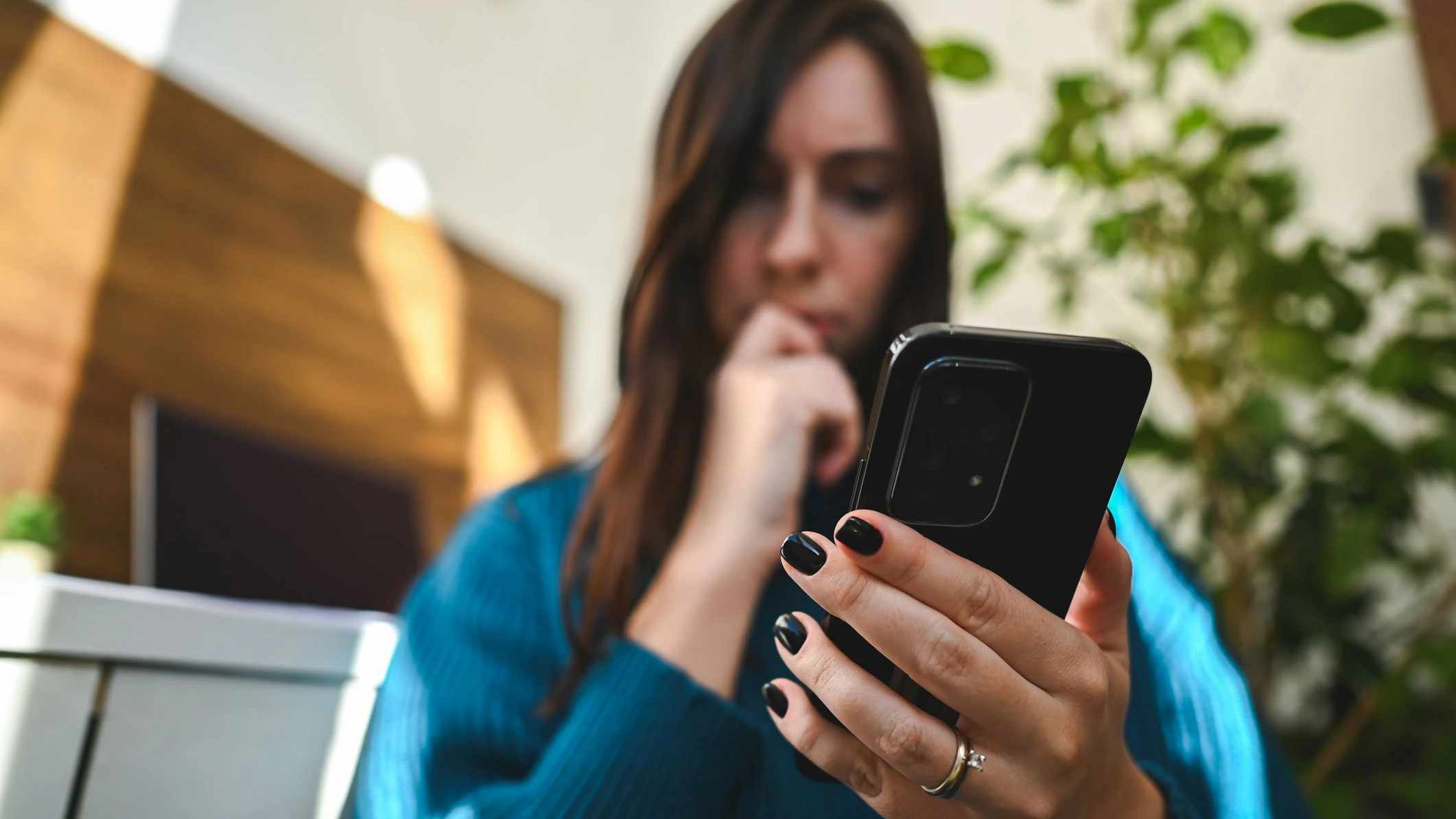 Romina kann ihr gestohlenes Handy orten, doch die Behörden sind machtlos.