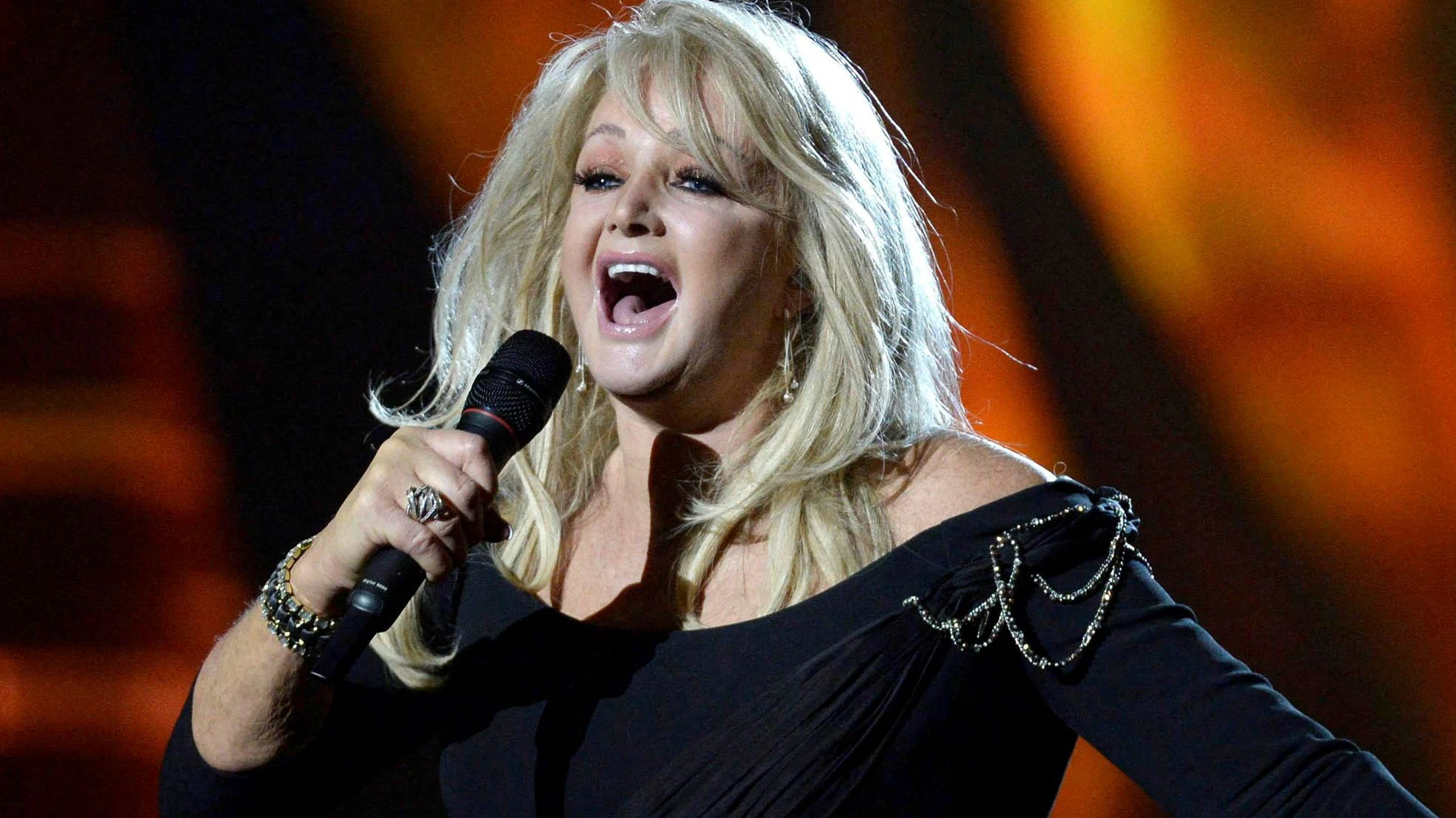 Bonnie Tyler ist im Krankenhaus.
