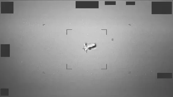 Die US-Regierung hat mehrere Fotos von angeblichen UFO-Scihtungen veröffentlicht.