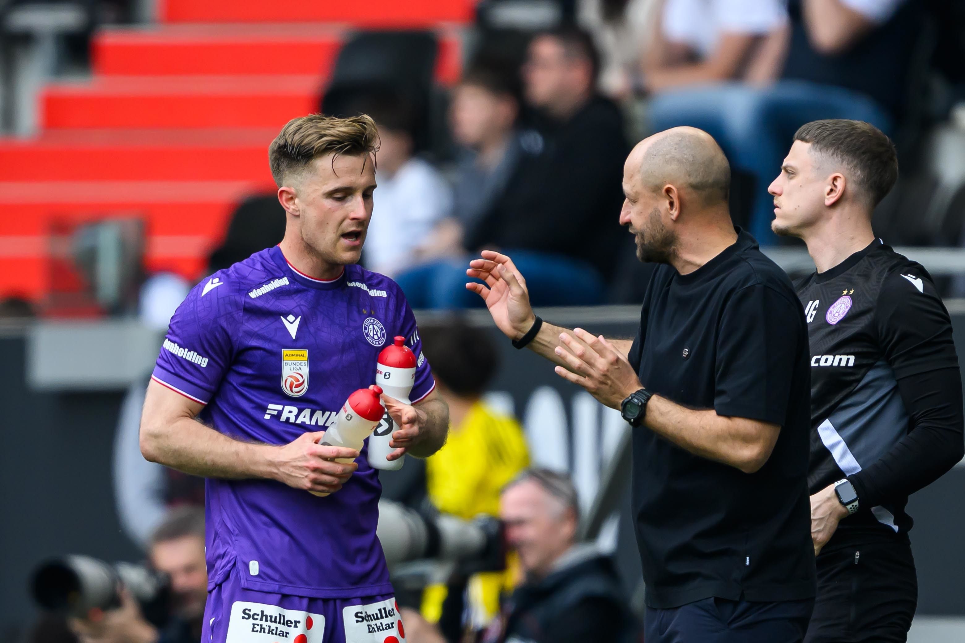 Austria-Offensivspieler Johannes Eggestein und Stephan Helm. 