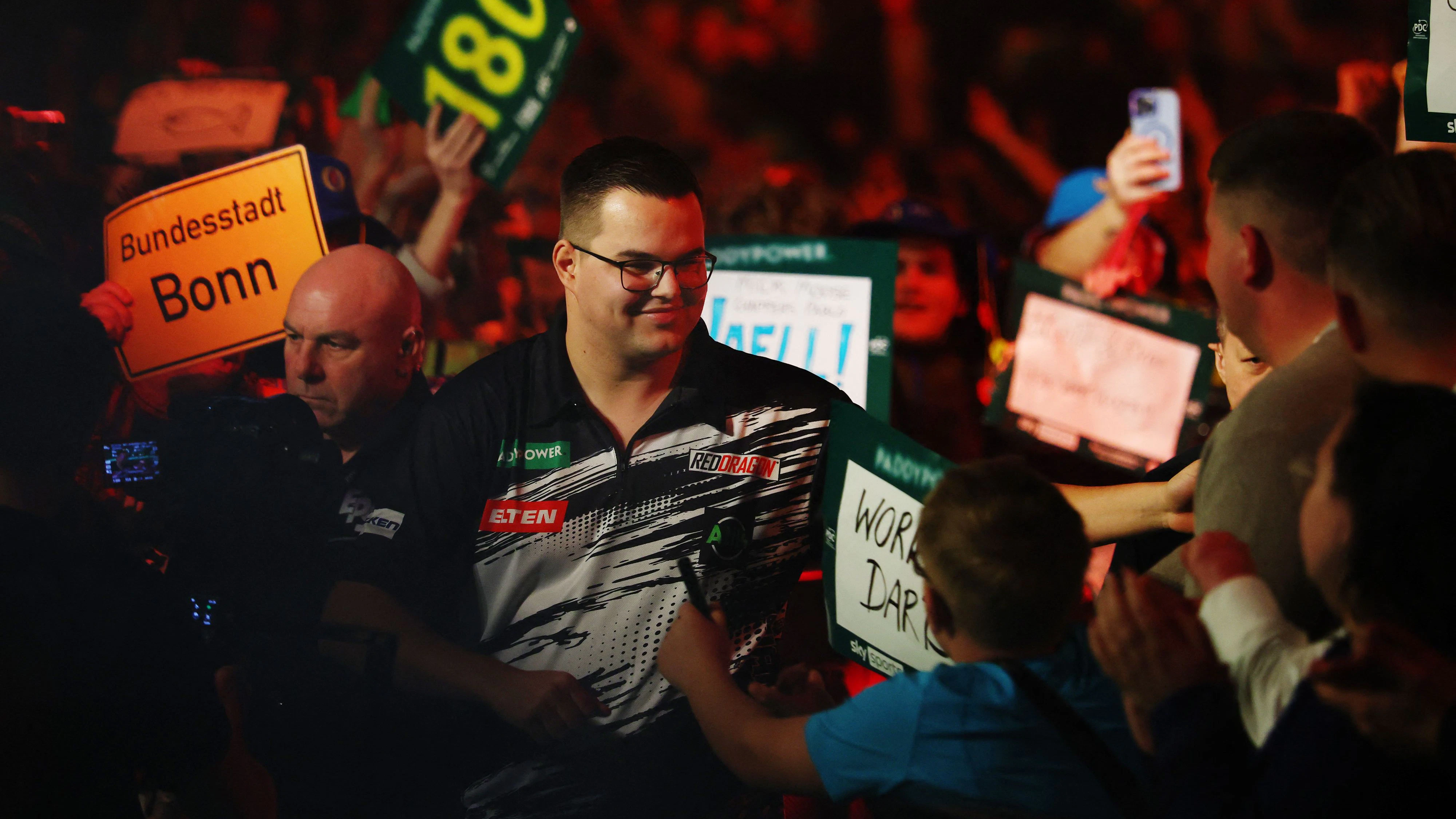 Heute.at - The Giant in Graz! Darts-Elite jagt Rekord-Preisgeld