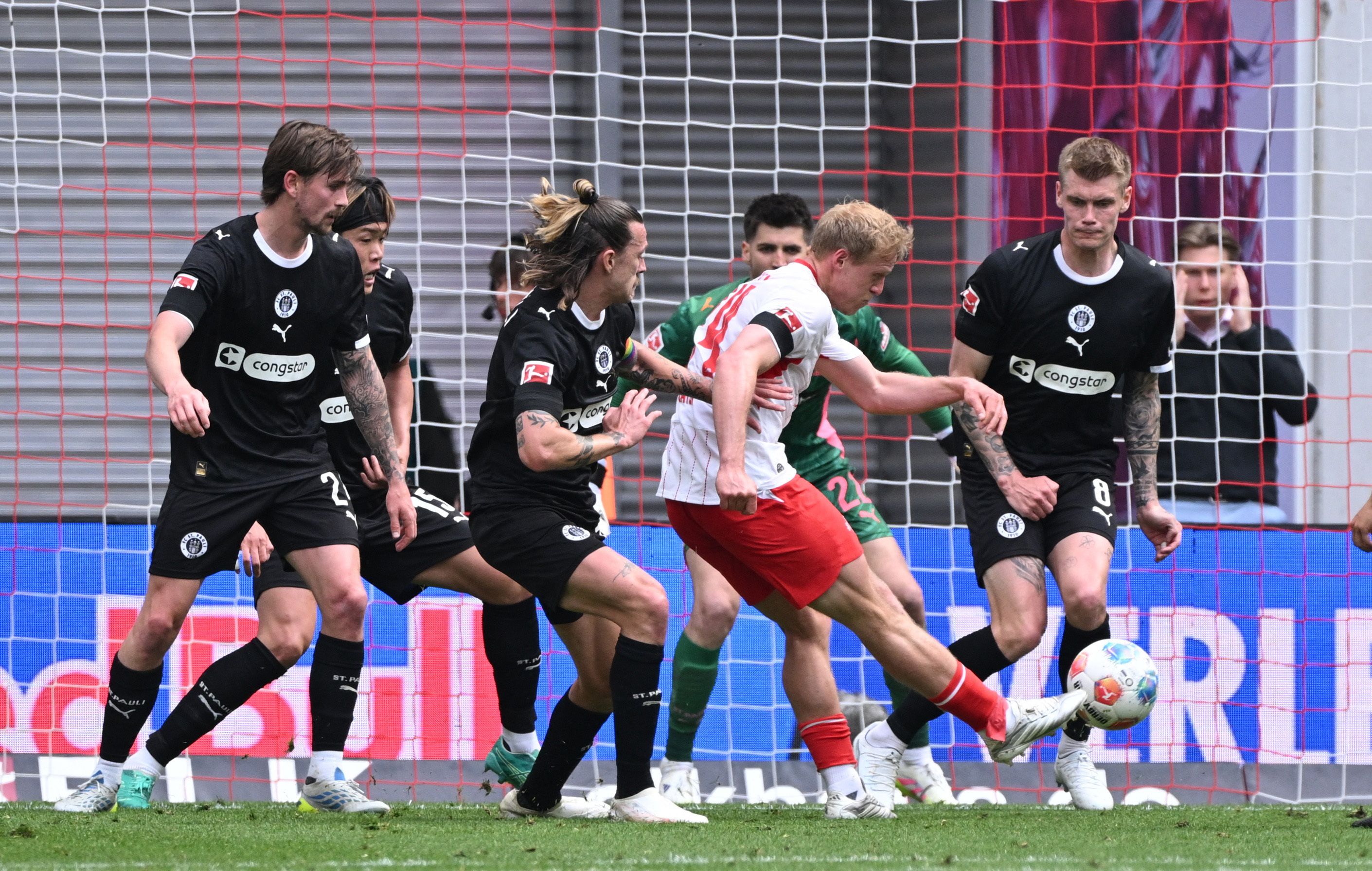 ÖFB-Star Xaver Schlager trifft gegen St. Pauli. 