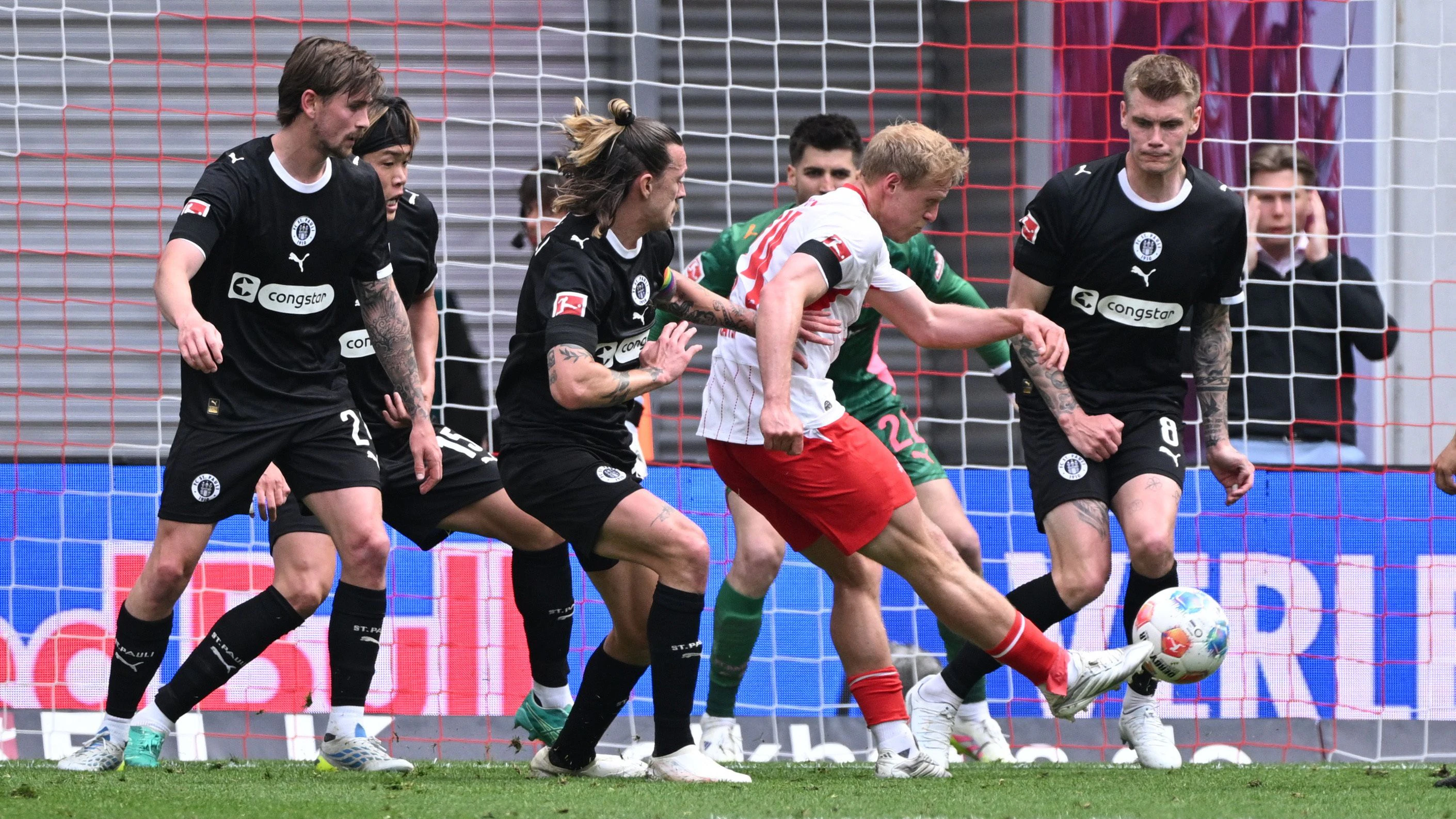 ÖFB-Star Xaver Schlager trifft gegen St. Pauli. 