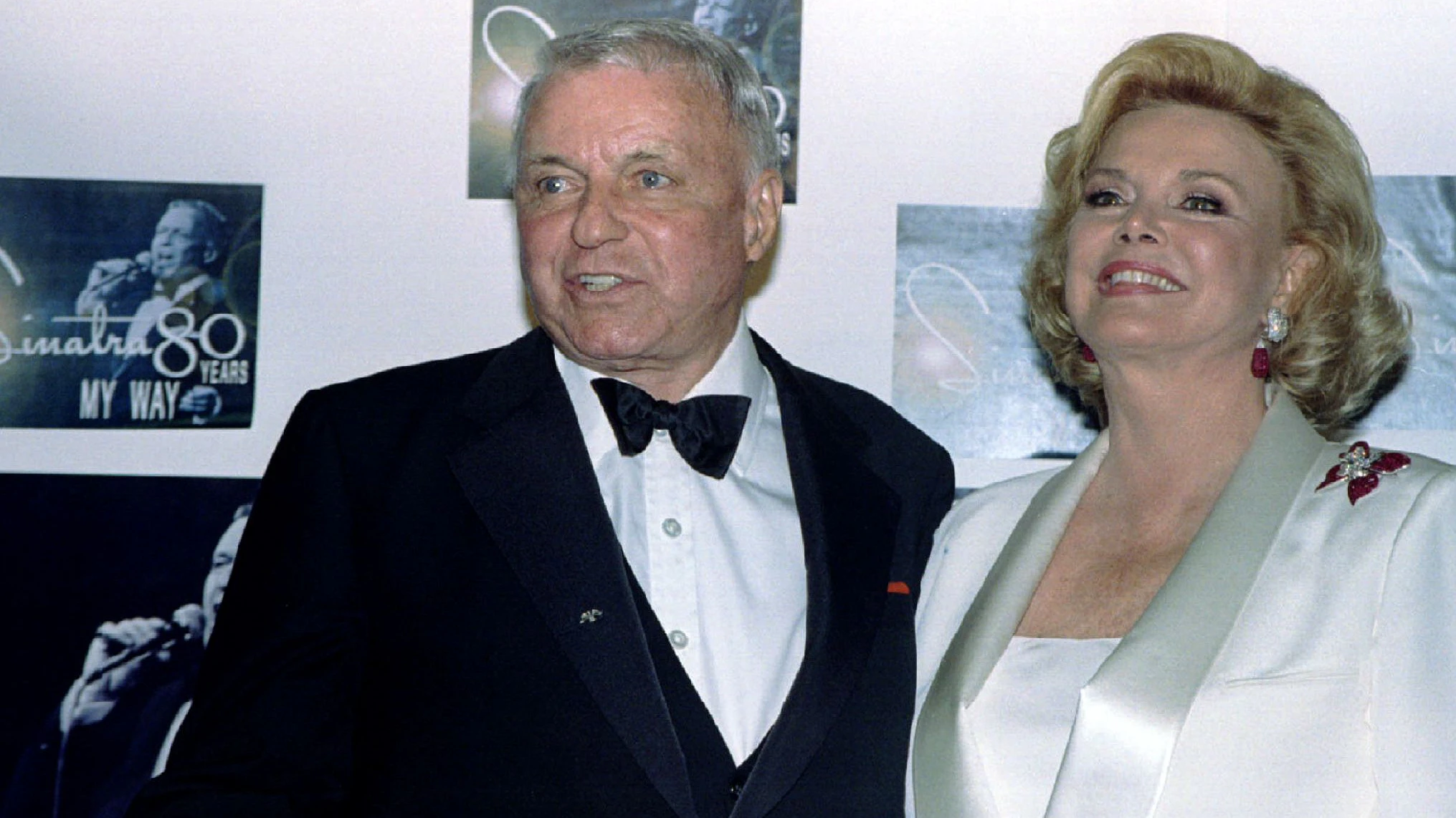 Frank Sinatra und Ehefrau Barbara bei den Filmaufnahmen zum ABC TV-Special "Sinatra: 80 Years My Way" in Los Angeles.