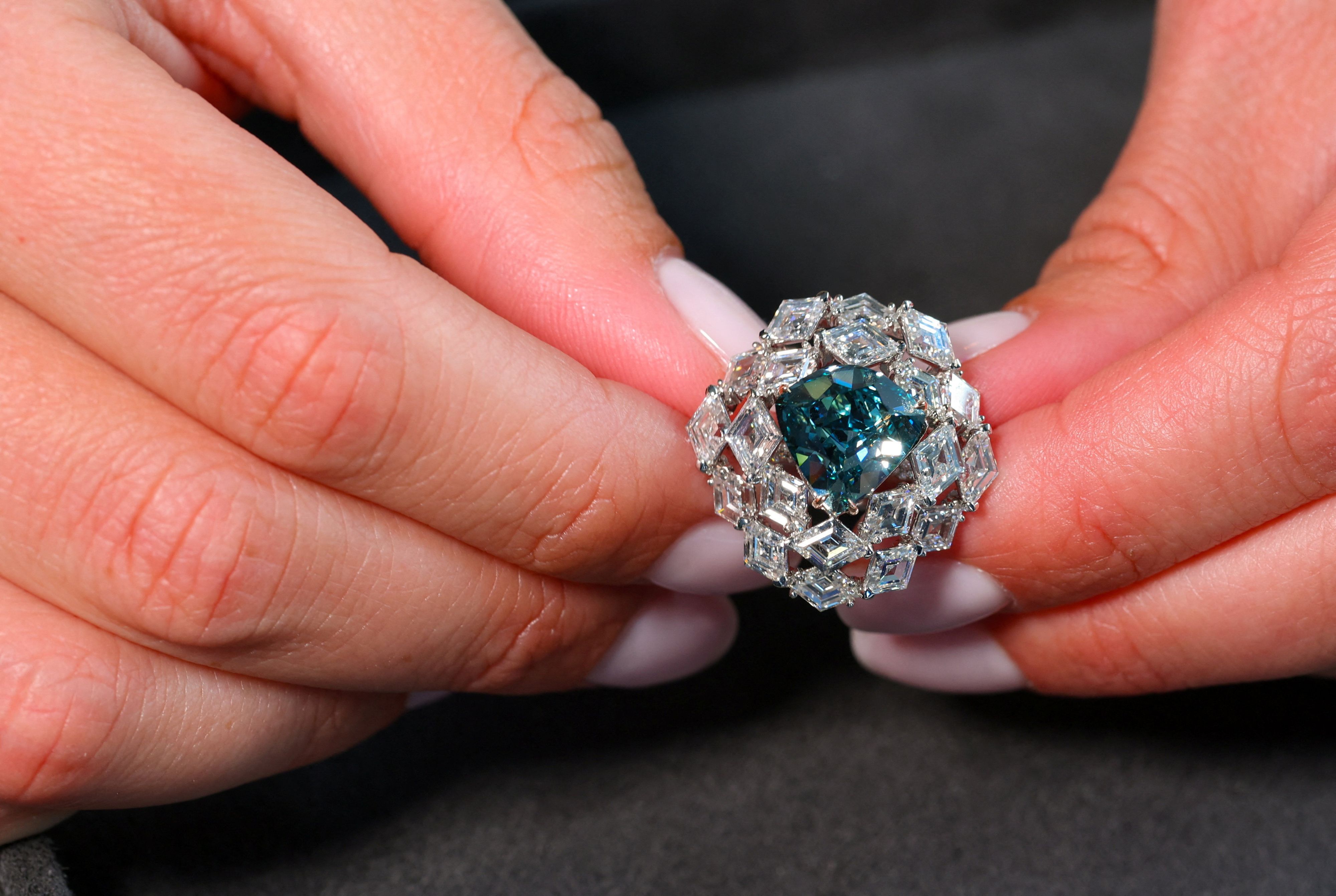 Der Diamant wird auf 12,8 Millionen US-Dollar geschätzt.