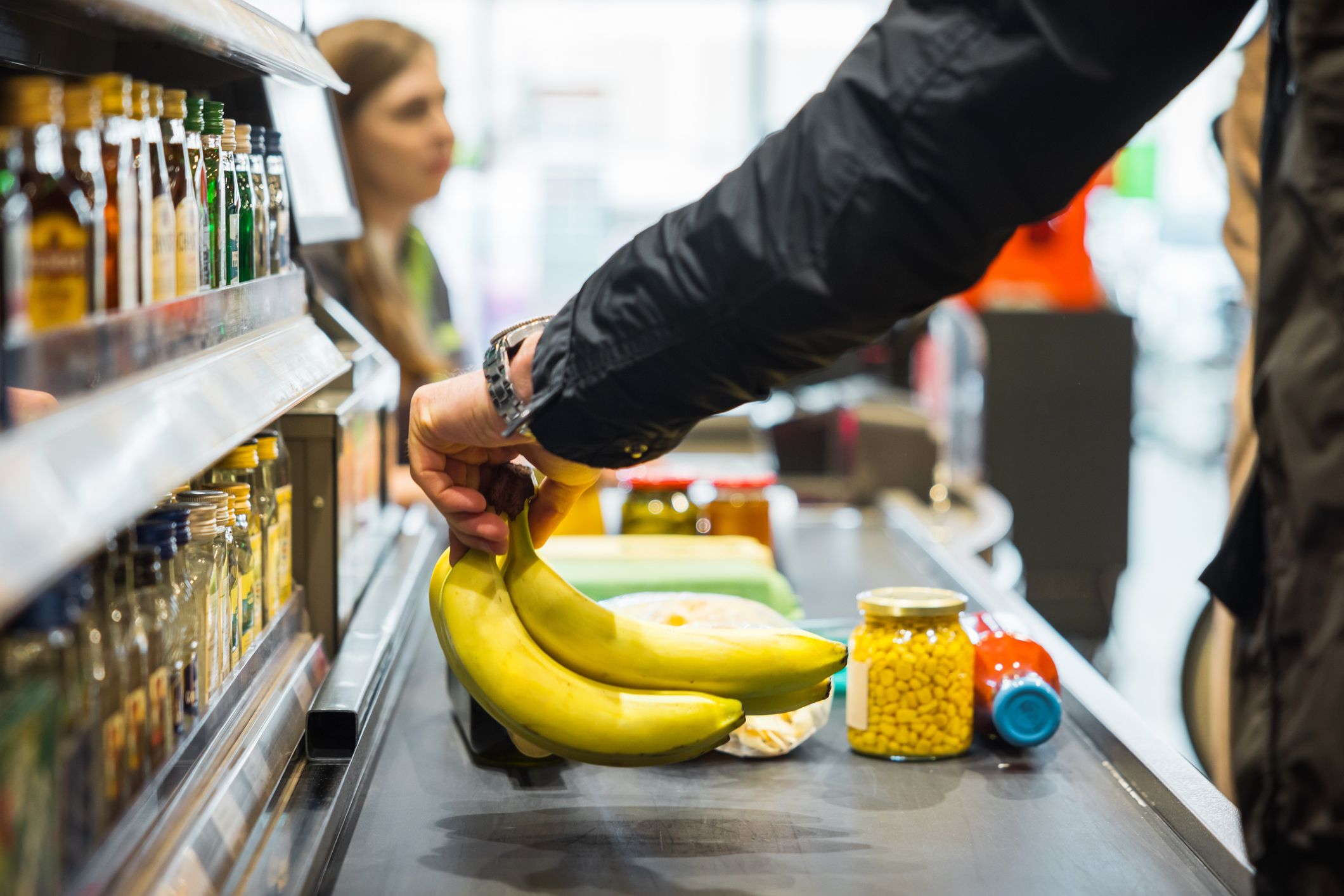 Die beiden Männer standen an der Supermarktkassa an, als die Situation eskalierte. 