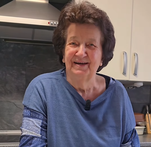 <strong>Oma Annemarie</strong> und ihre Enkelin Vanessa teilen ihre liebsten Familienrezepte im Netz.