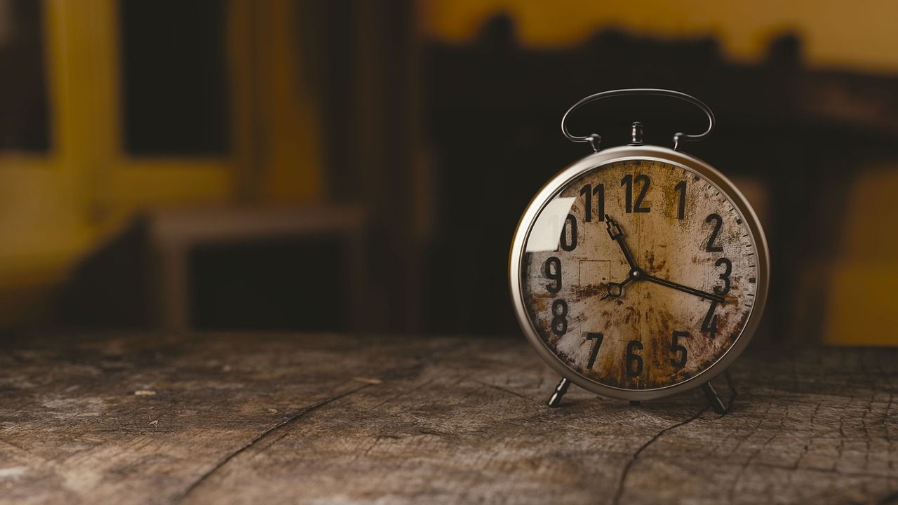 Die Uhr tickt - Tischzeit im Restaurant