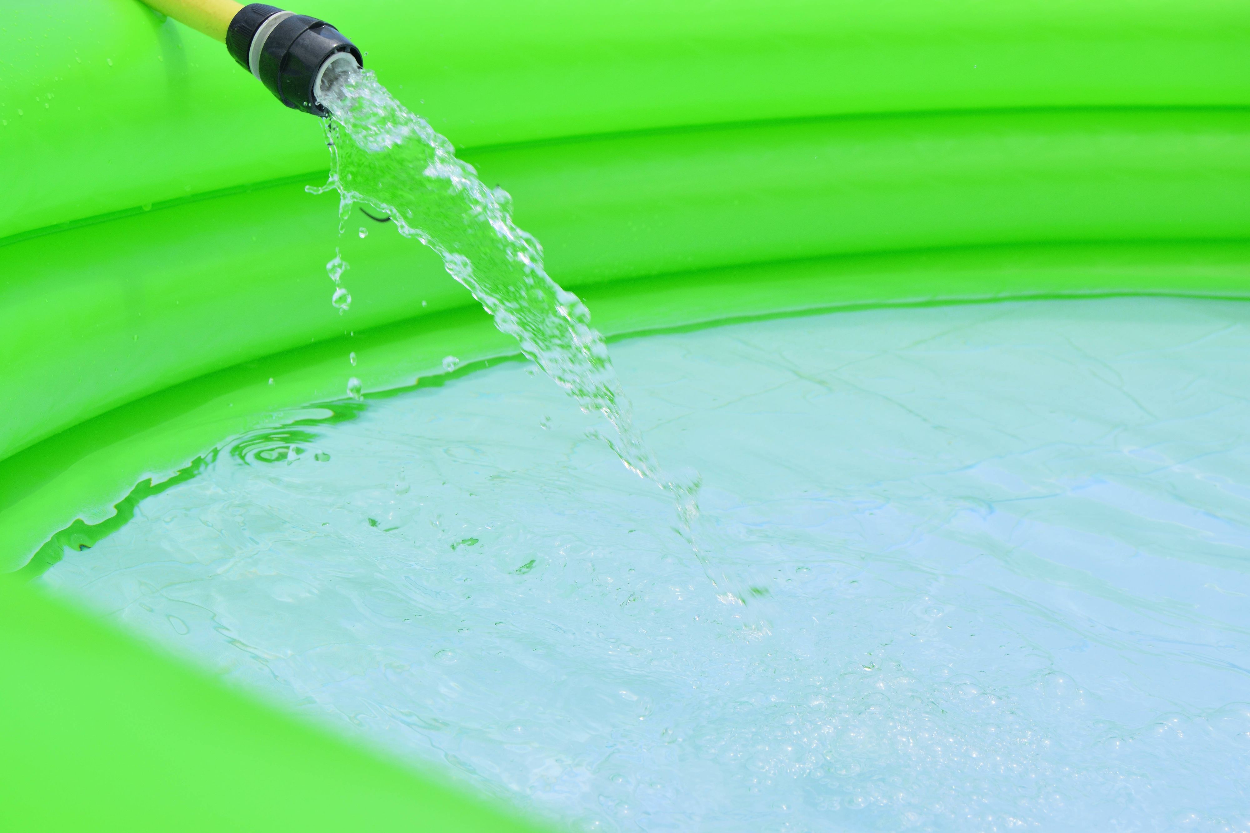 Die Bevölkerung kommt der Bitte, Pools nicht zu befüllen und Gärten nicht zu bewässern, nicht immer nach.