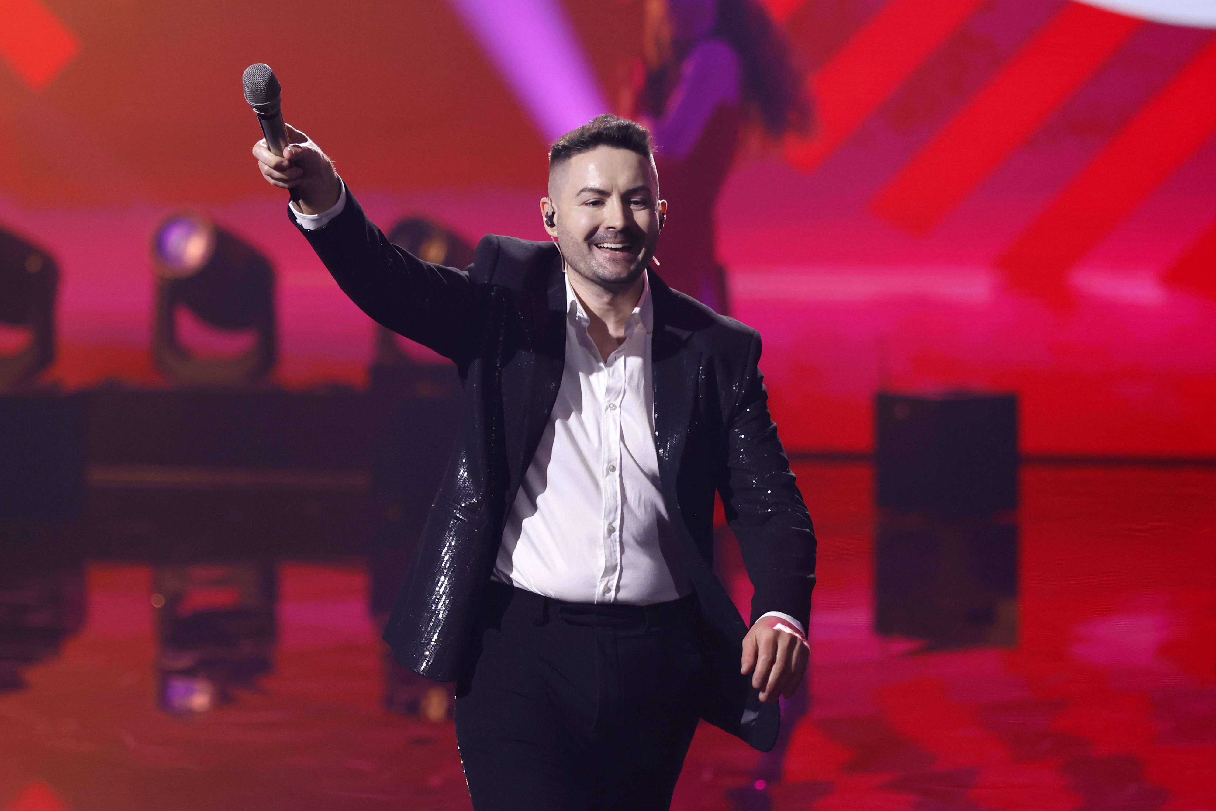 Sänger Menderes Bagci im Finale der 22. Staffel der deutschen Gesangs-Castingshow 