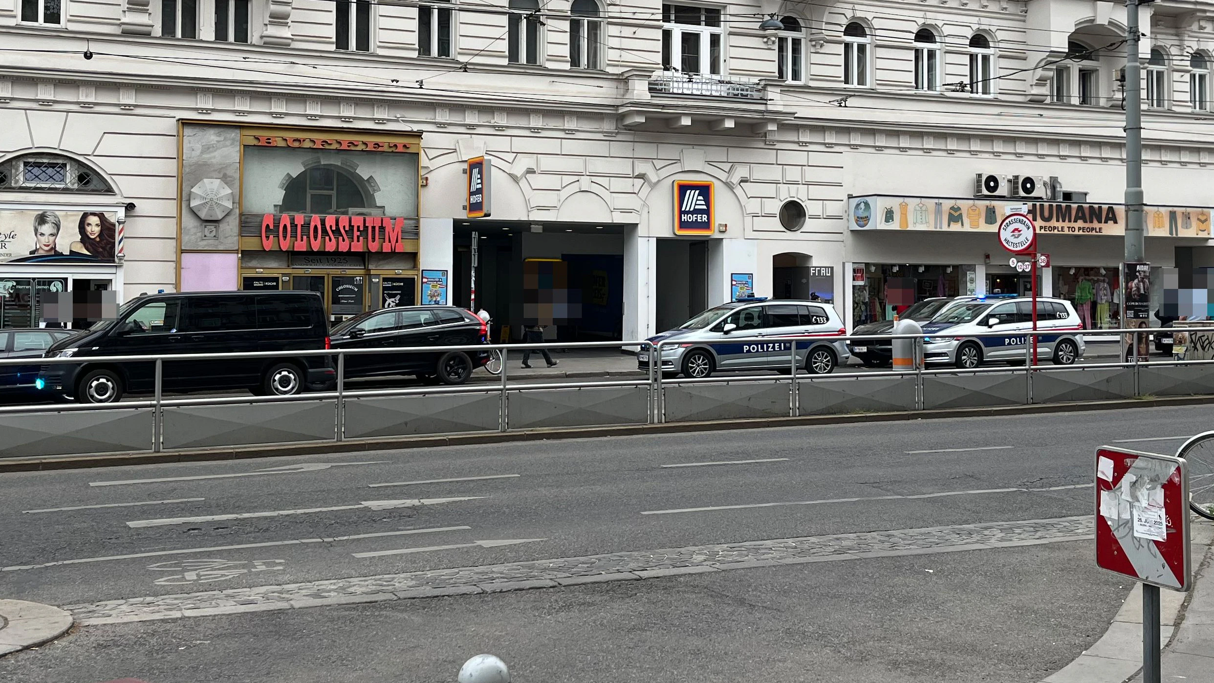 Heute.at - Wega-Einsatz in Wien! Frau will stehlen, zückt Messer