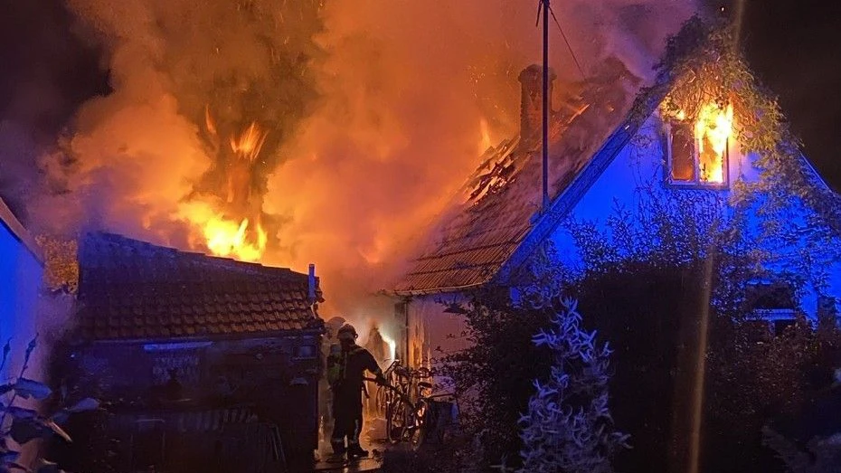 In der Donaustadt stand in der Nacht auf Sonntag ein Wohnhaus in Flammen.