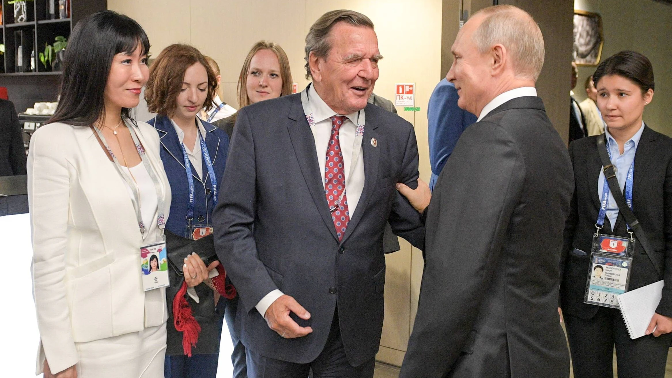  MOSCOW, RUSSIA  JUNE 14, 2018: Russia s President Vladimir Putin, Gerhard Schroeder, Chairman of the Shareholders Committee with Nord Stream 2 AG and former German chancellor, and his wife Kim So-yeon R-L at the opening of the 2018 FIFA World Cup at Luzhniki Stadium. Alexei Druzhinin/Russian Presidential Press and Information Office/TASS PUBLICATIONxINxGERxAUTxONLY TS0843FF