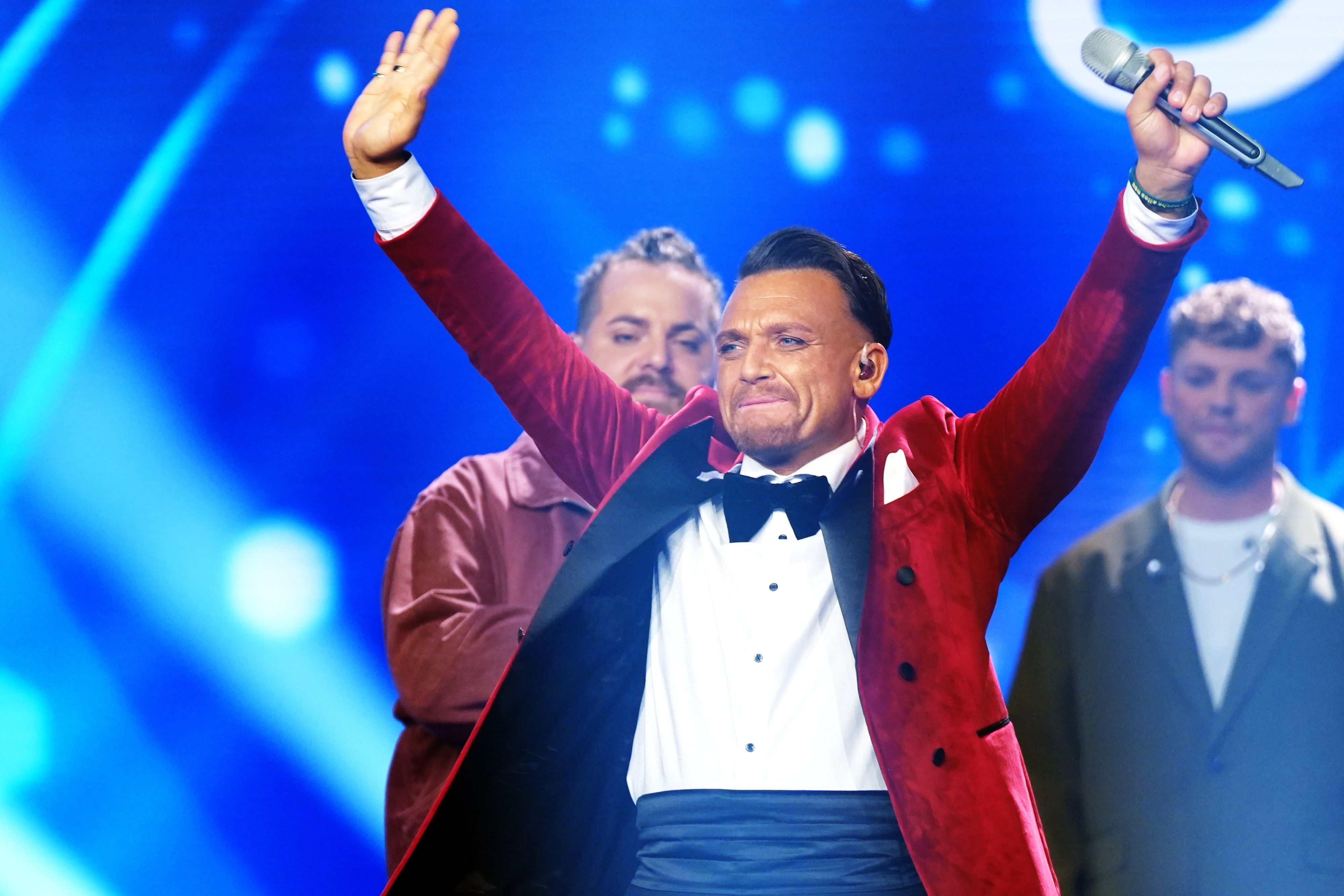 Kandidat Menowin Fröhlich gewinnt das Finale der 22. Staffel der deutschen Gesangs-Castingshow 