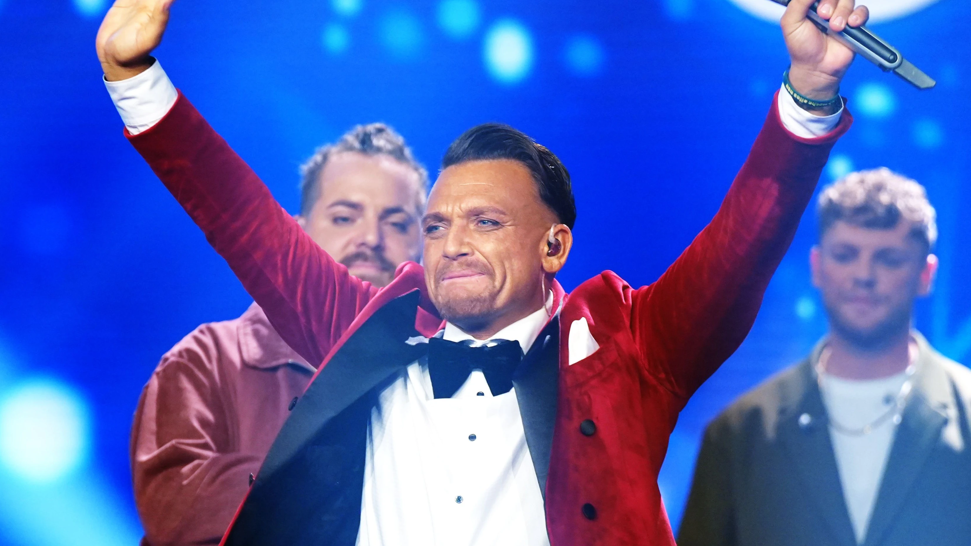 Kandidat Menowin Fröhlich gewinnt das Finale der 22. Staffel der deutschen Gesangs-Castingshow "Deutschland sucht den Superstar".
