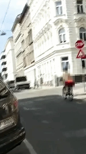 Radfahrer in Wien-Hernals missachten an einer Kreuzung regelmäßig Verkehrsregeln. Anrainer warnen vor Gefahr und fordern mehr Rücksicht.