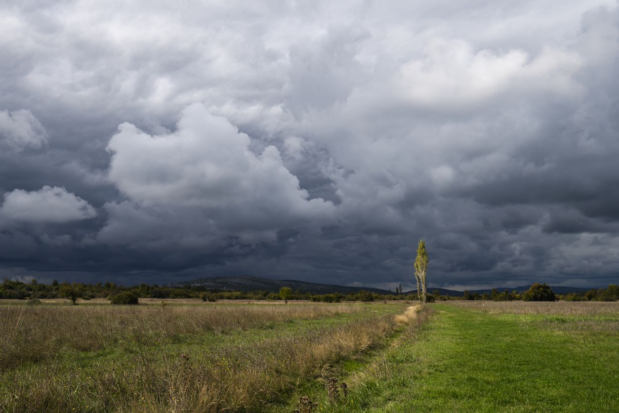 Heute.at - Kaltfront peitscht jetzt kräftige Gewitter ins Land