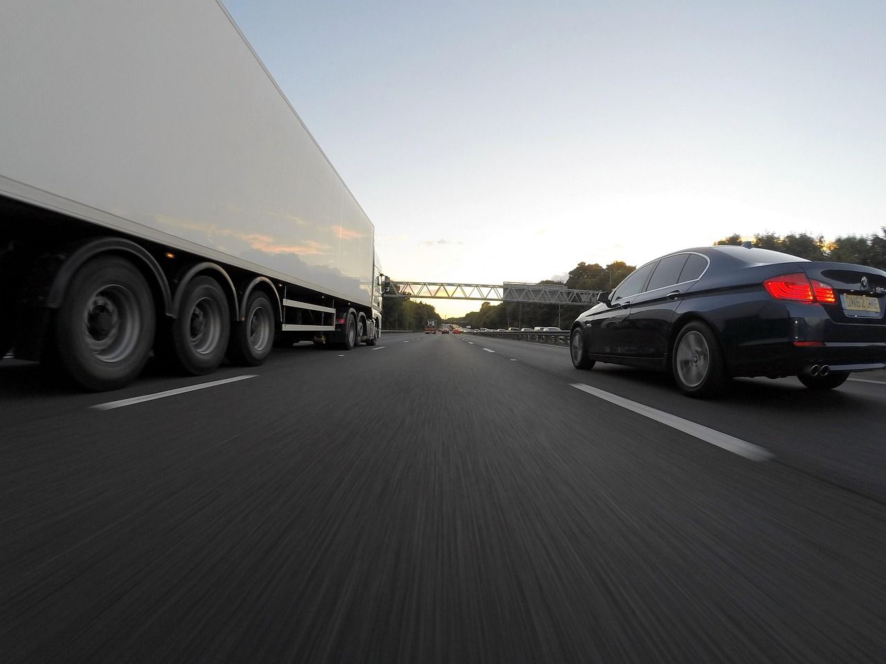 Auto fahren auf der Autobahn