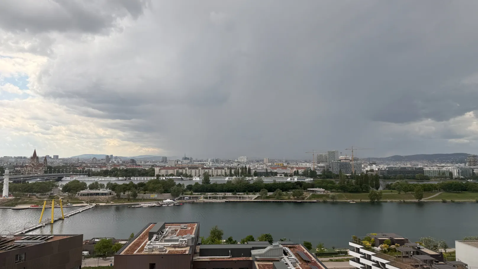 Wien im Griff von Unwettern: Hagel und Starkregen drohen — image 4