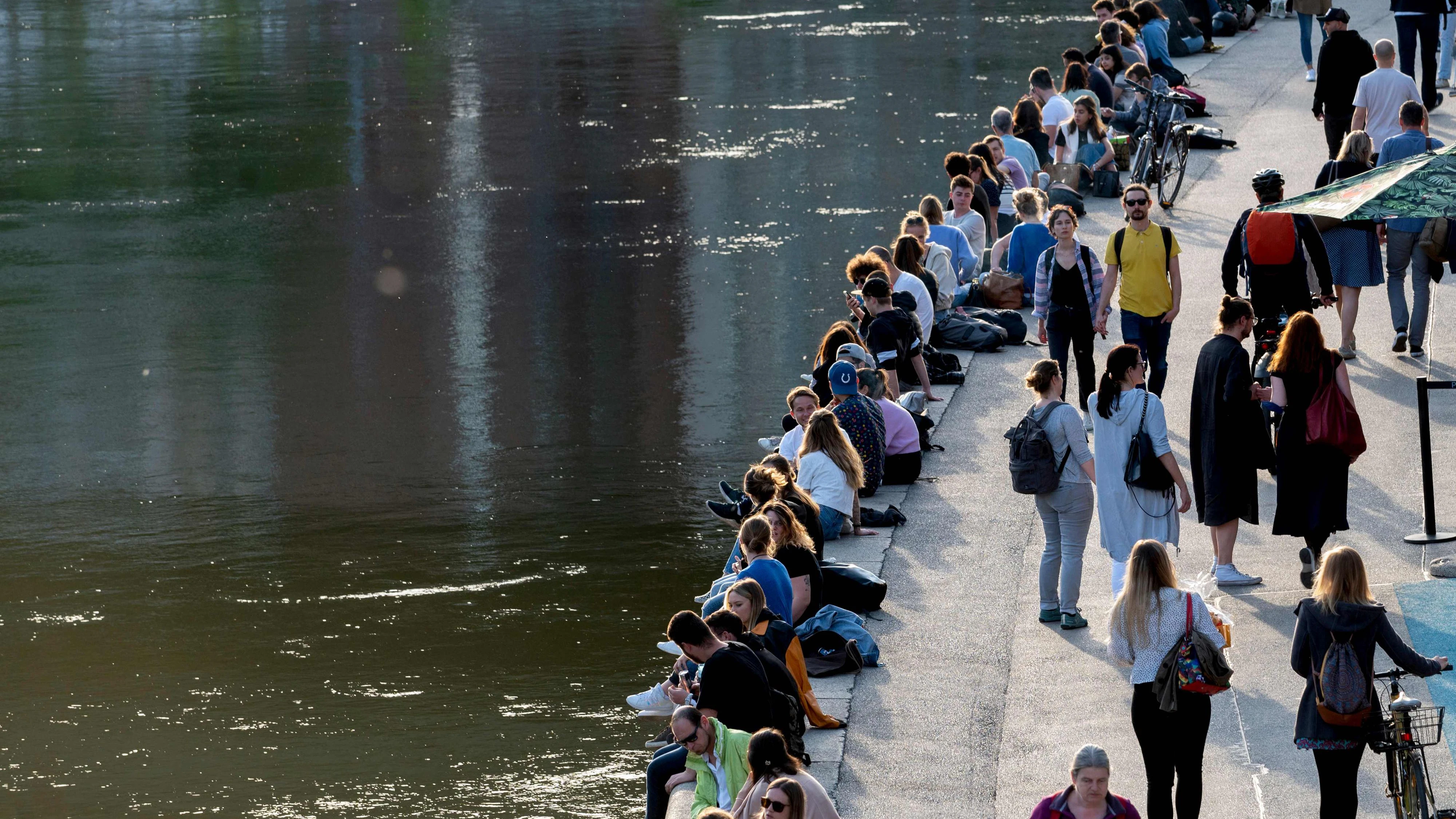 Sobald es trocken bleibt, lebt der Donaukanal.