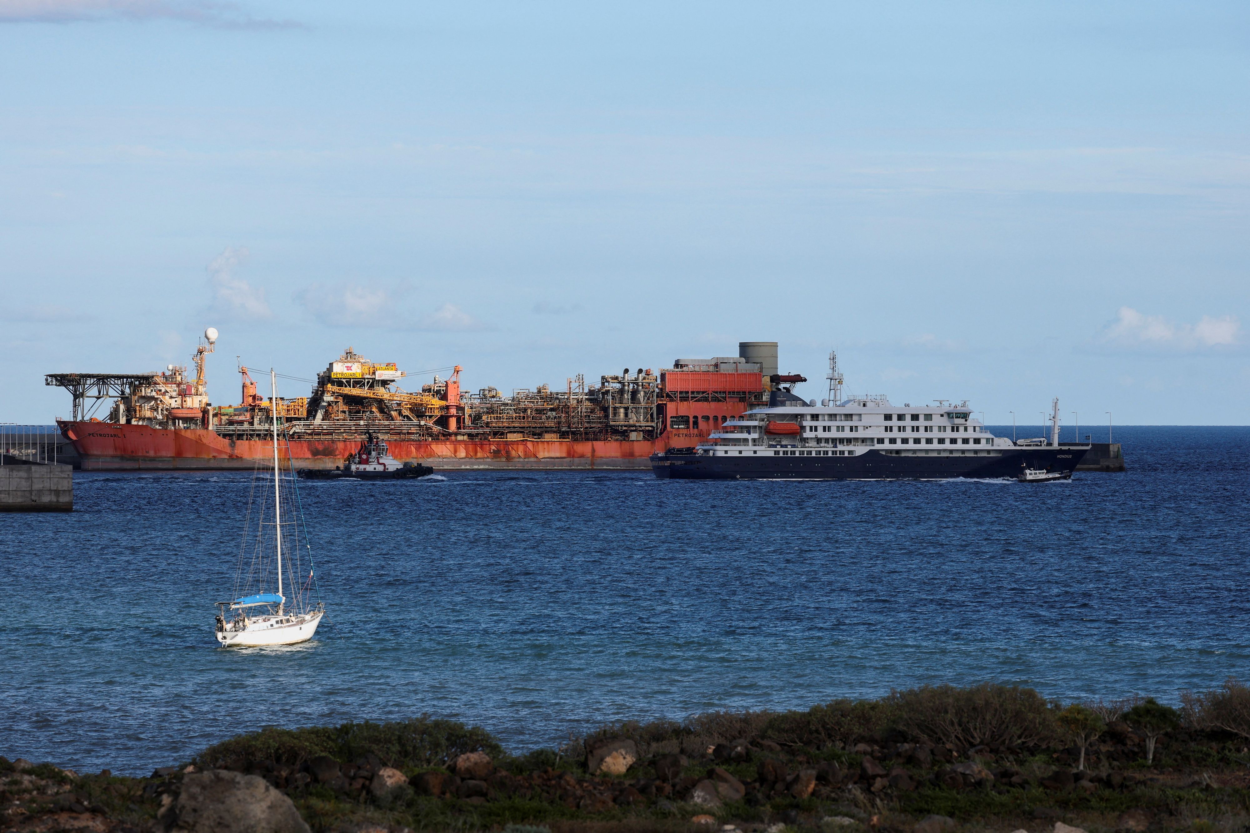 Die MV Hondius ist im Industriehafen von Teneriffa eingelaufen.