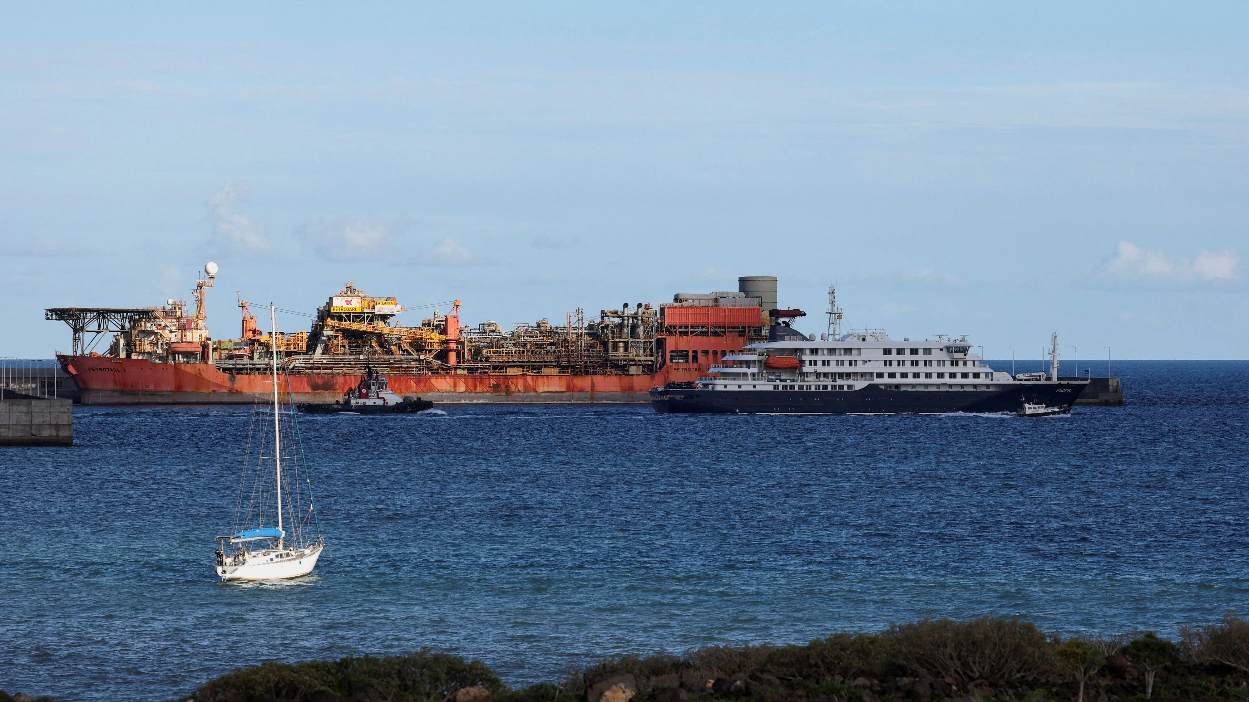 Die MV Hondius ist im Industriehafen von Teneriffa eingelaufen.