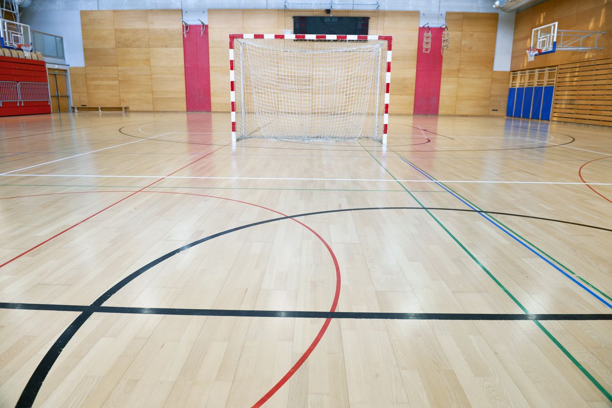 Häftlinge haben theoretisch die Möglichkeit, einmal in der Woche in eine Turnhalle zu gehen.