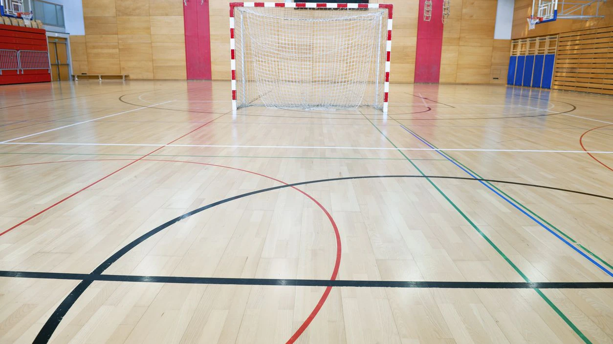 Häftlinge haben theoretisch die Möglichkeit, einmal in der Woche in eine Turnhalle zu gehen