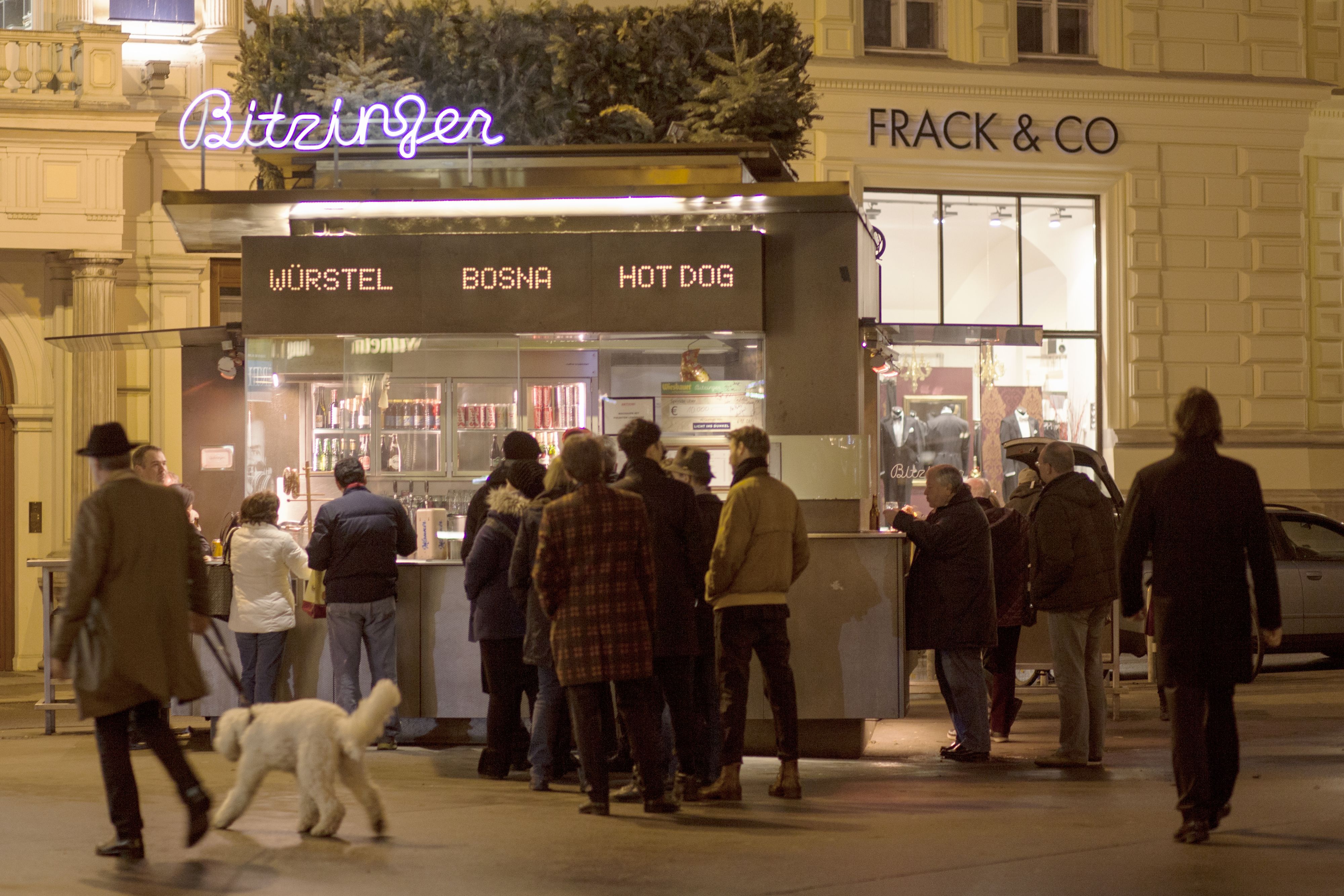 Hast du Wien schon bei Nacht gesehen? Nur, wenn du auch beim Würstelstand warst.