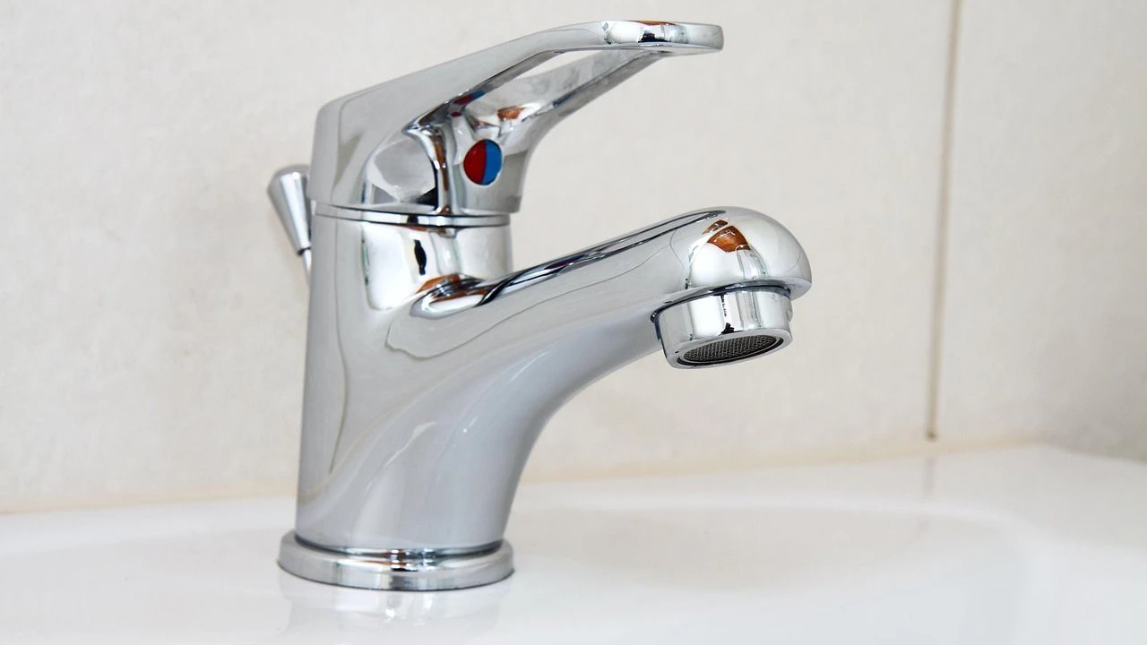 Heute.at - Kerzen-Trick hält deinen Wasserhahn kalkfrei