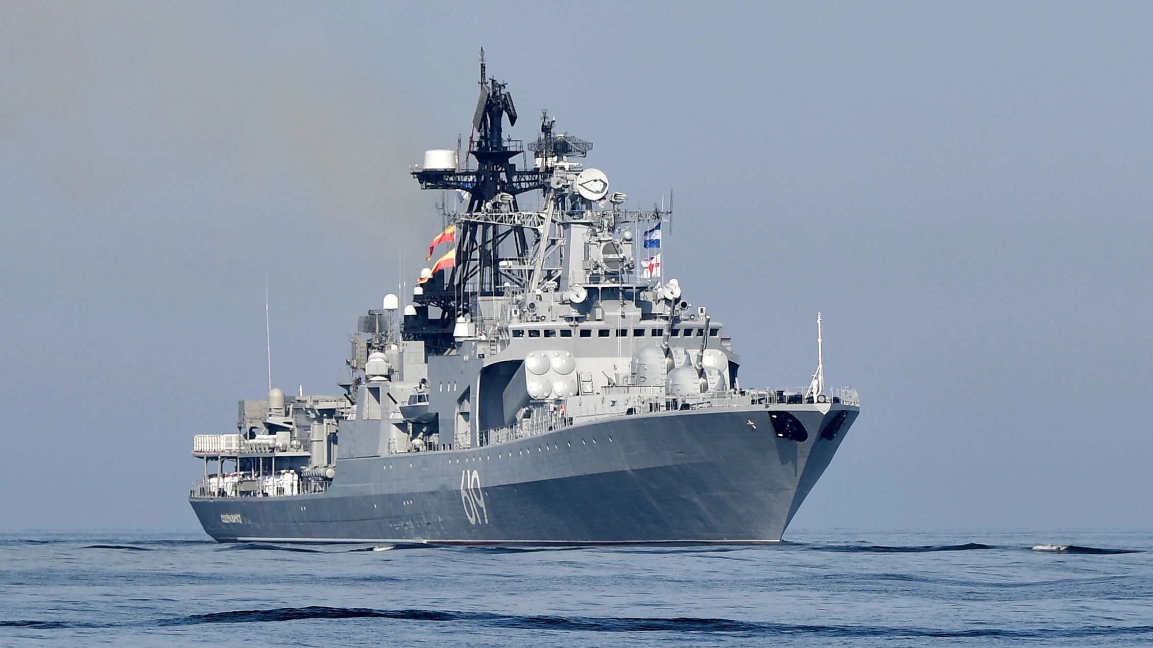 Heute.at - Russen-Zerstörer vor Ostsee-Küste – NATO verlegt Flotte