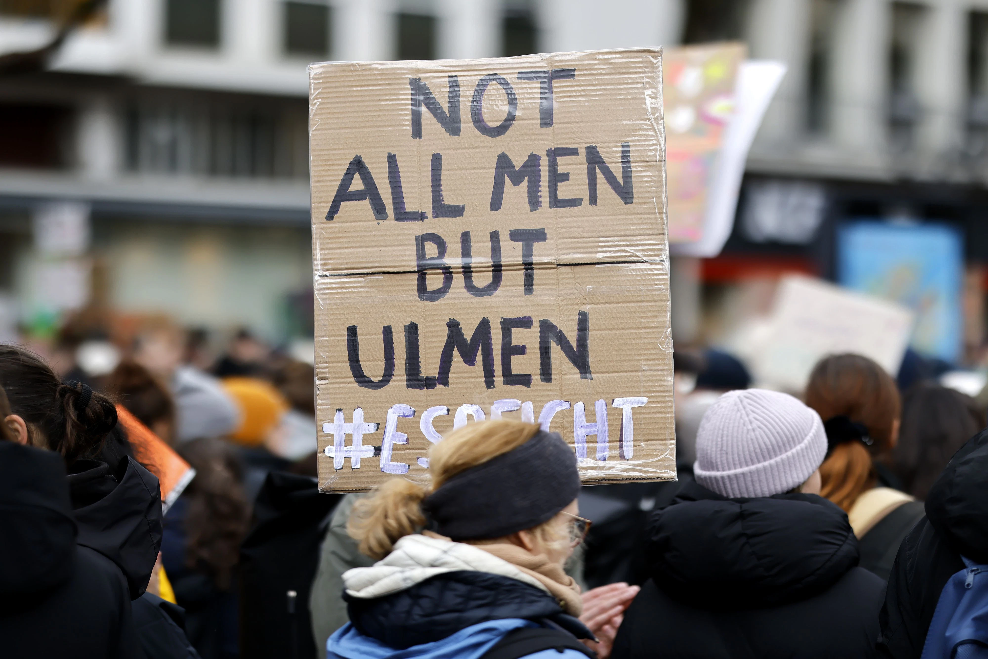 Demonstration "Gegen Patriarchale Gewalt" in Köln nach dem Bekanntwerden der Vorwürfe von Collien Fernandes