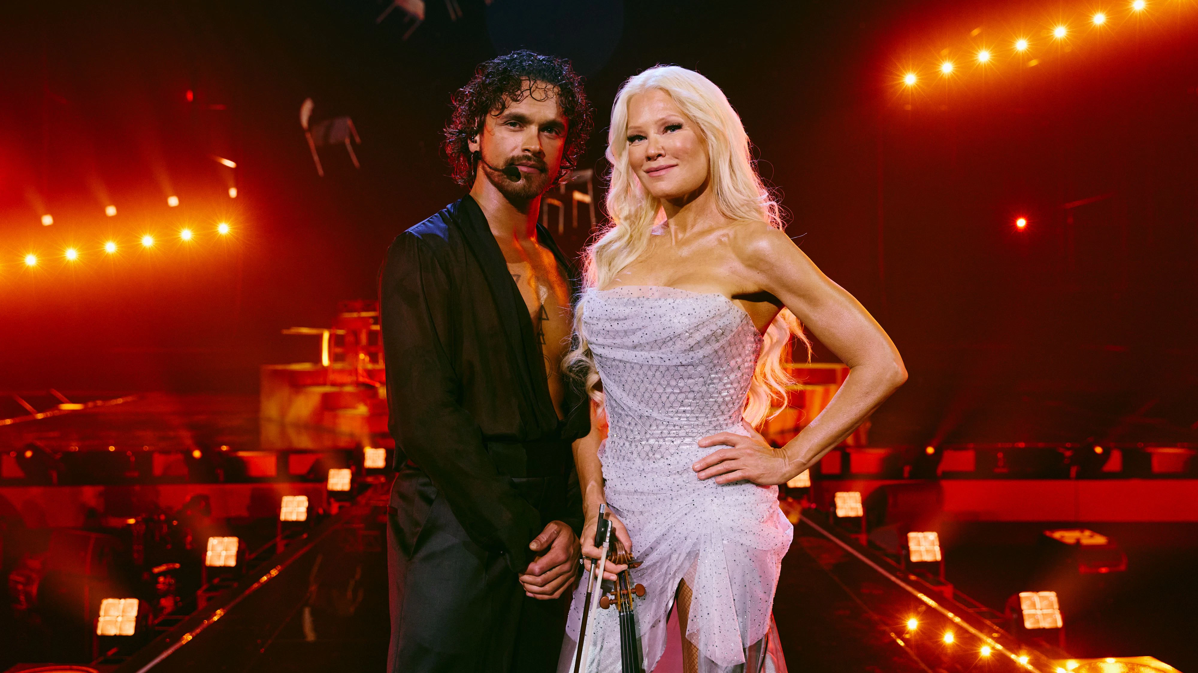 Die finnischen ESC-Stars Linda Lampenius und Pete Parkkonen proben ihren Song "Liekinheitin" bereits in der Wiener Stadthalle.