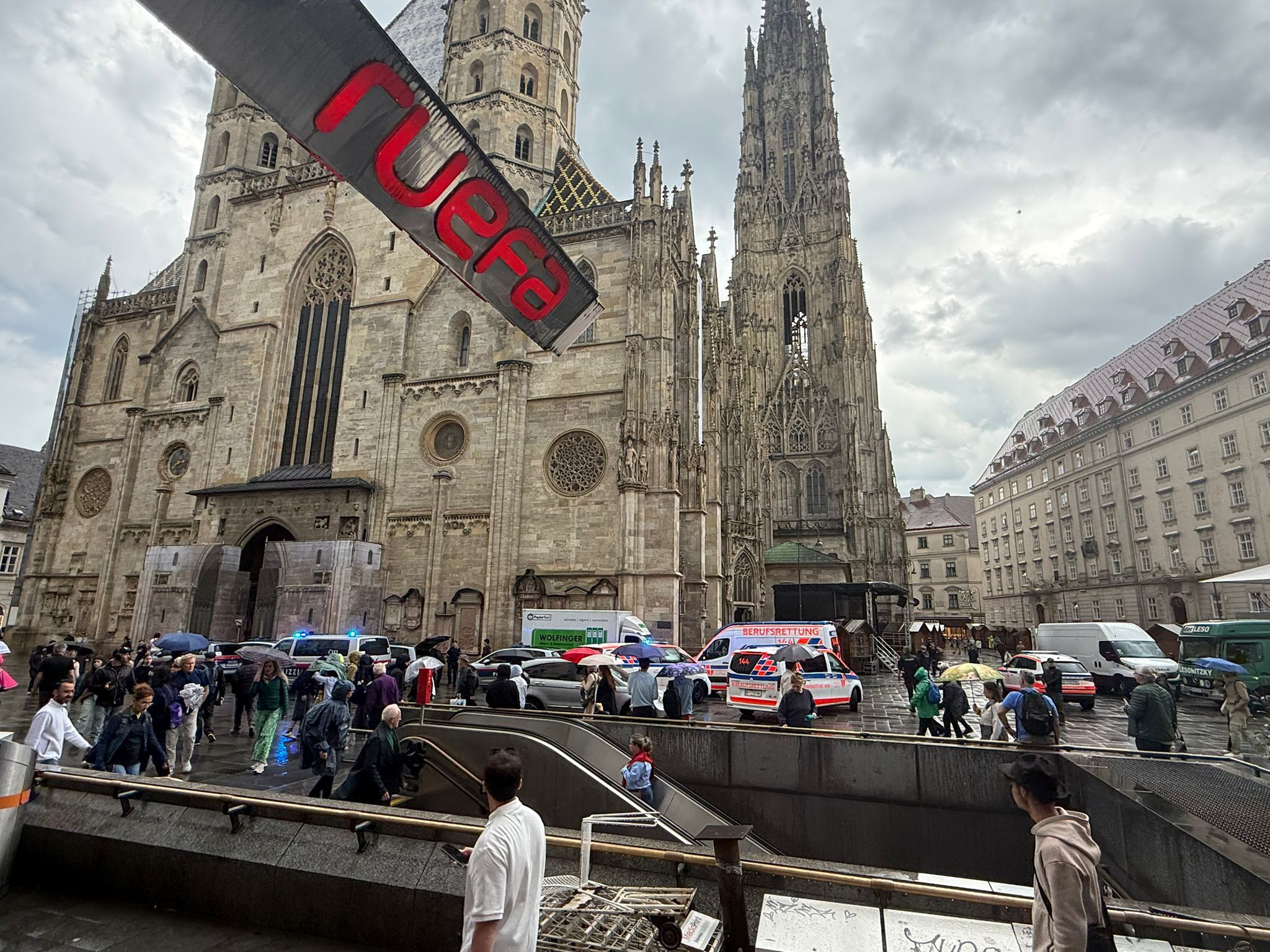 Großeinsatz vor dem Wiener Stephansdom