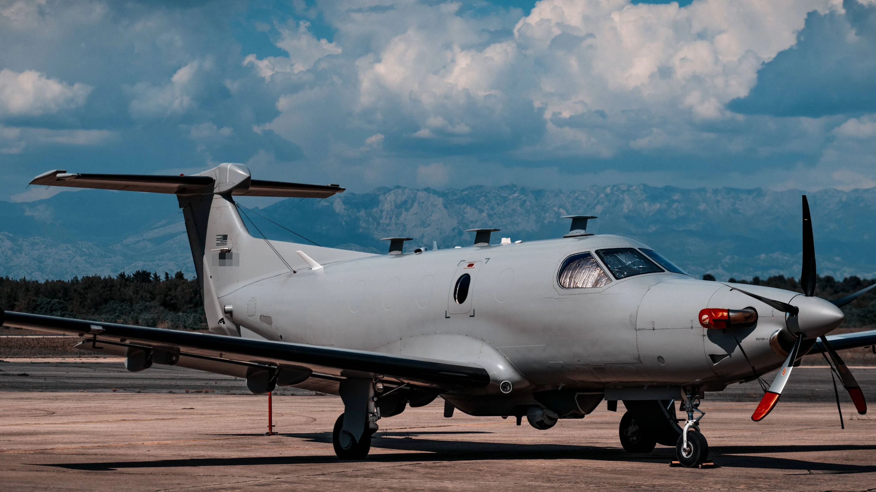 Bei der US Air Force werden umgebaute Flugzeuge vom Typ Pilatus PC-12 als Pilatus U-28A Draco zur Verlegung von kleineren Truppeneinheiten verwendet. Hier auf einem Stützpunkt in Kroatien (Archivbild).