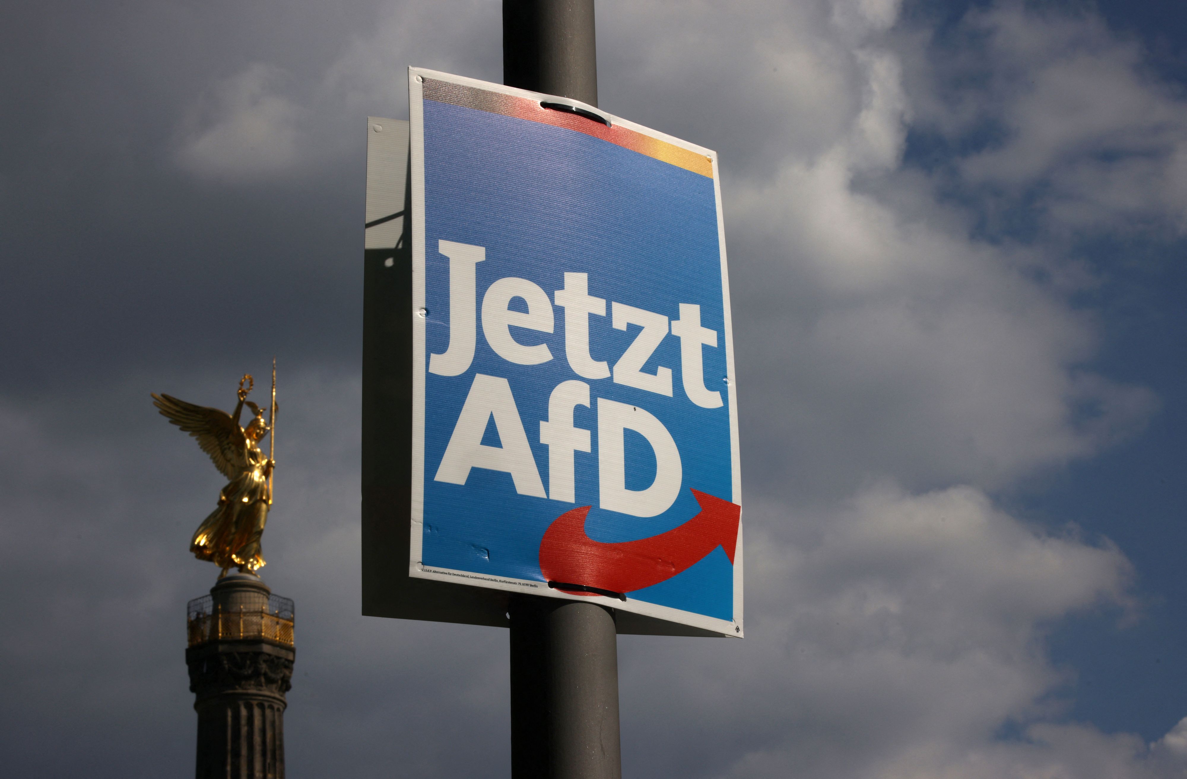 Erstmals ist ein AfD-Kandidat zum hauptamtlichen Bürgermeister einer Stadt in Brandenburg gewählt worden.