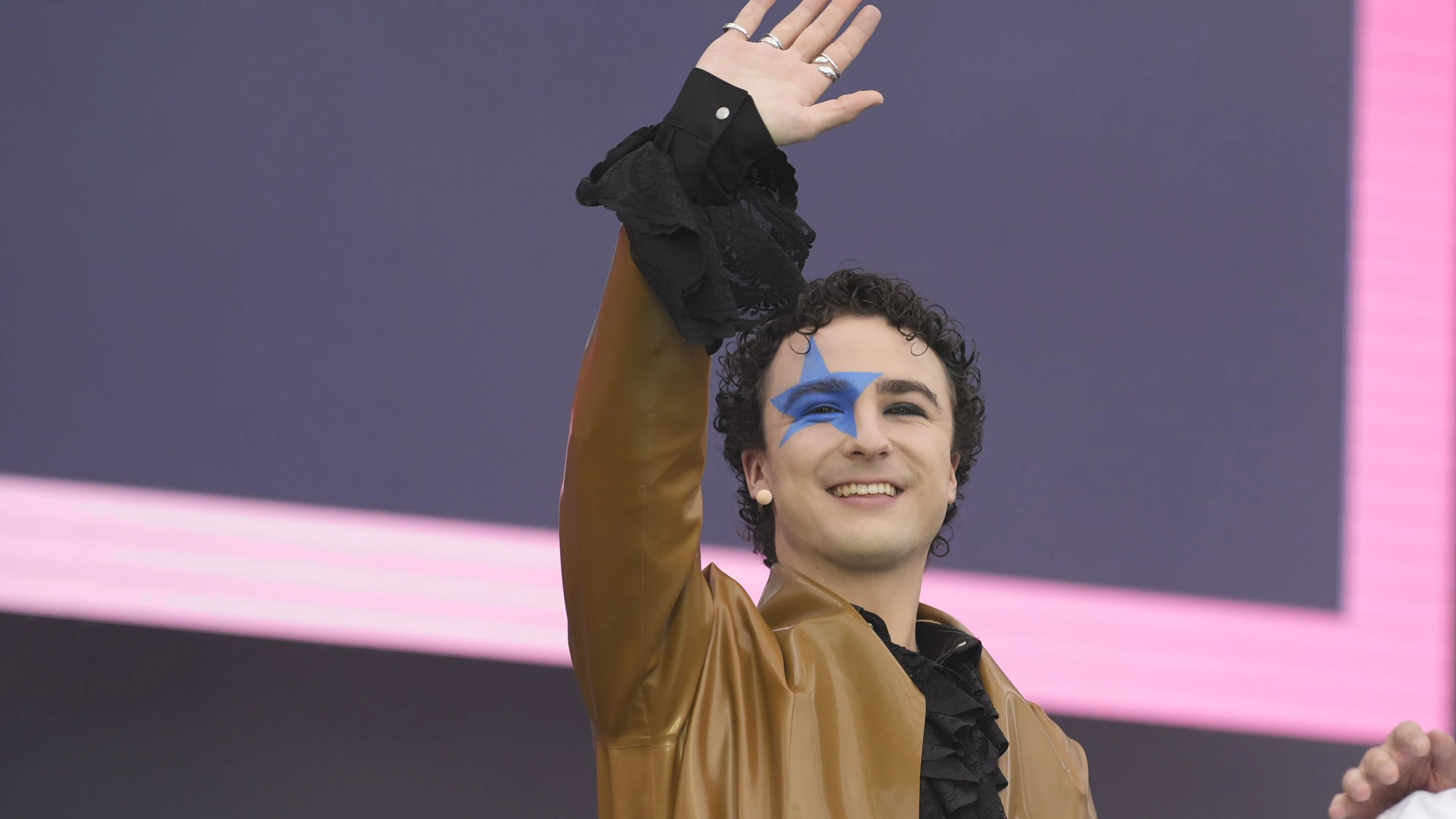 Heute.at - Ärger um blauen Stern! Muss Cosmó ihn jetzt entfernen?