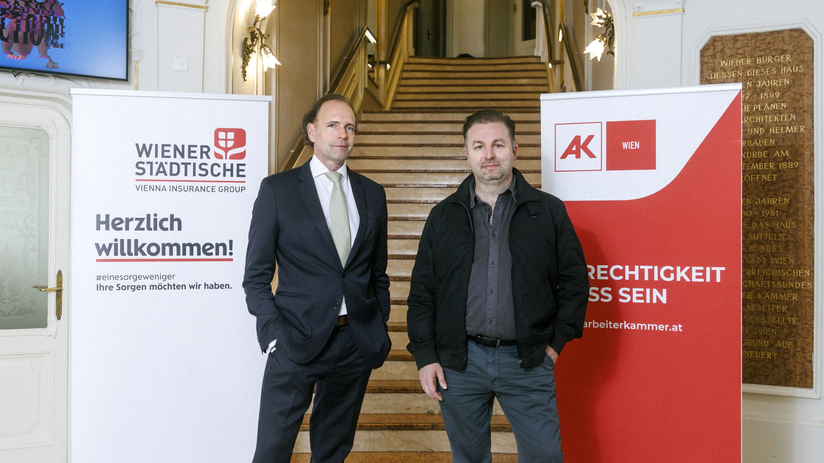 Zu den wichtigsten Partnern des Volkstheaters zählen die Wiener Städtische und die Arbeiterkammer Wien. Im Bild: Cay Stefan Urbanek und Jan Philipp Gloger (v. l.).