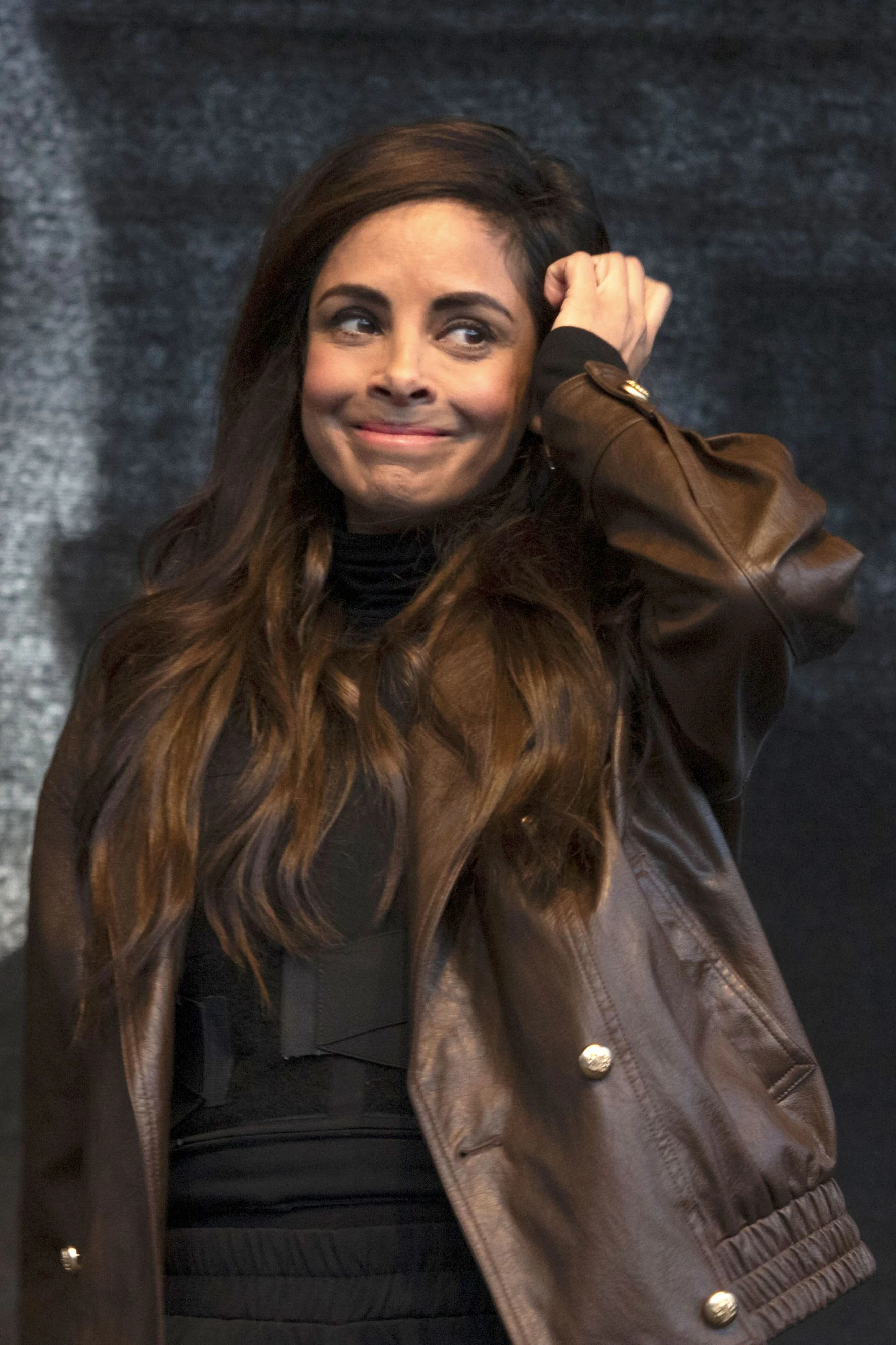 Sie bekomme "wahnsinnig viele emotionale Nachrichten von Frauen": Collien Fernandes bei einer Demonstration gegen sexualisierte Gewalt in Hamburg