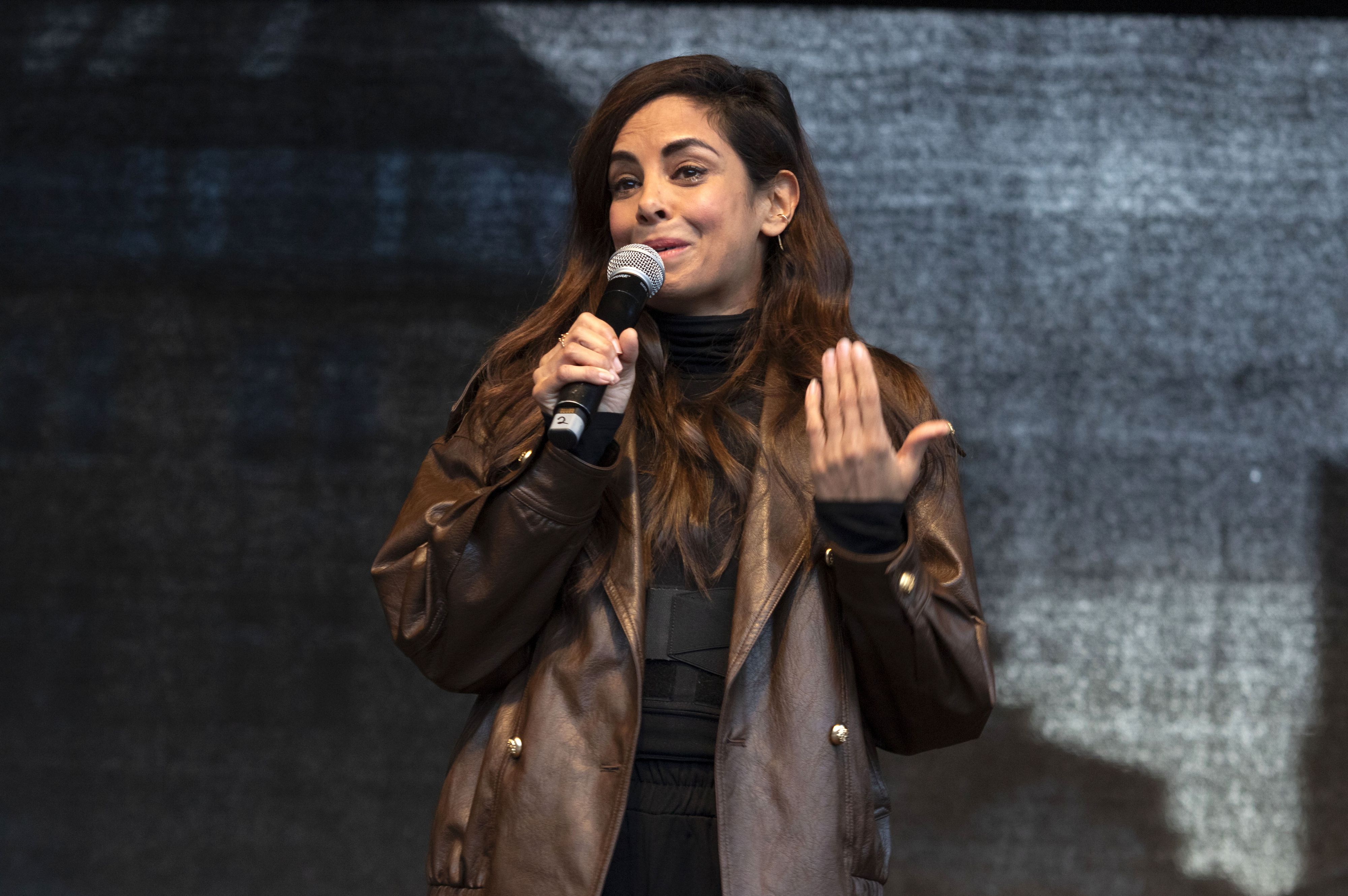 Collien Fernandes bei der Demonstration gegen sexualisierte Gewalt unter dem Motto 'Es reicht! Die Scham muss die Seite wechseln.' am 26.03.2026 in Hamburg.