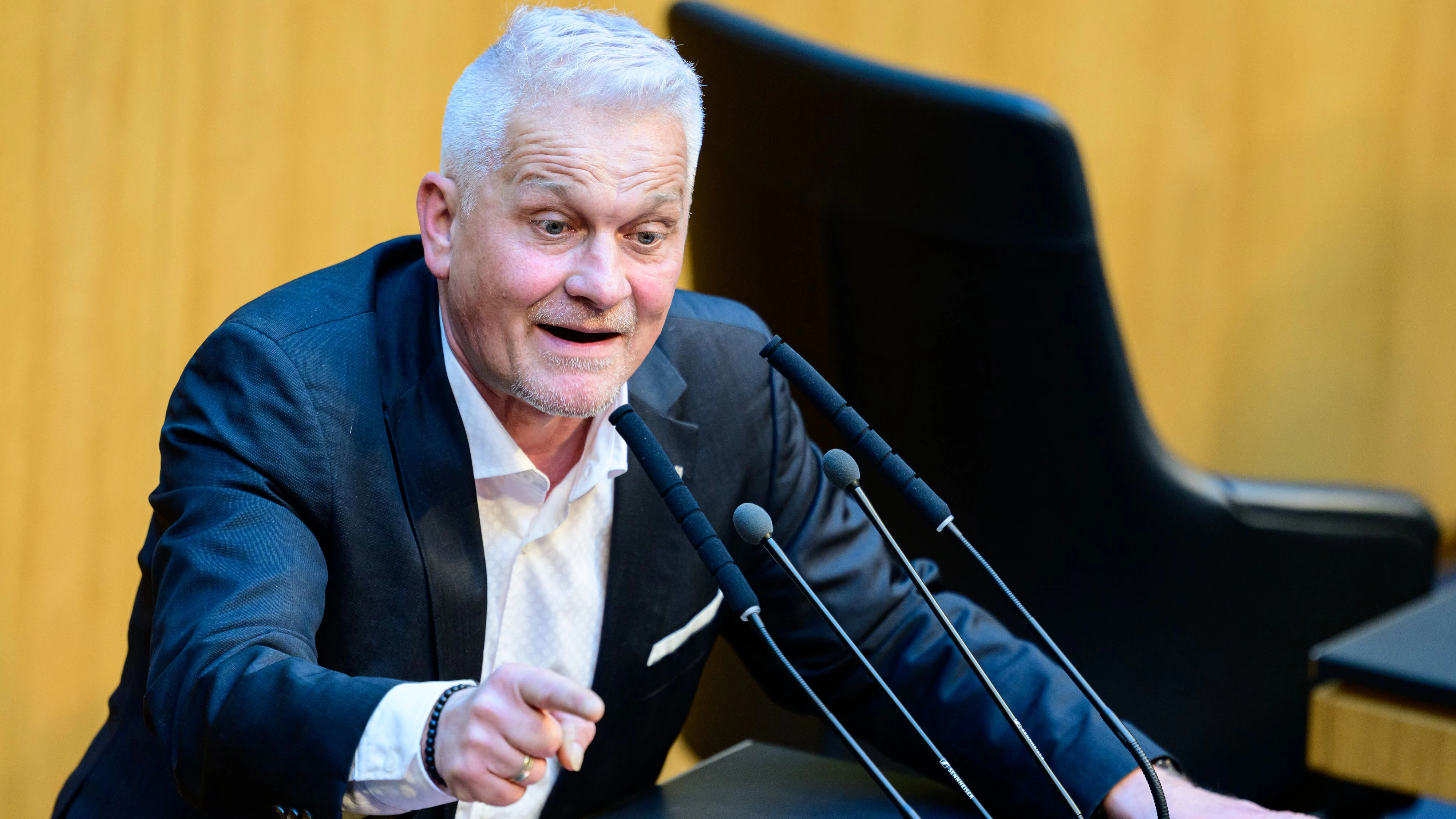 FPÖ-Mann Christian Lausch brachte die Anfrage ein.