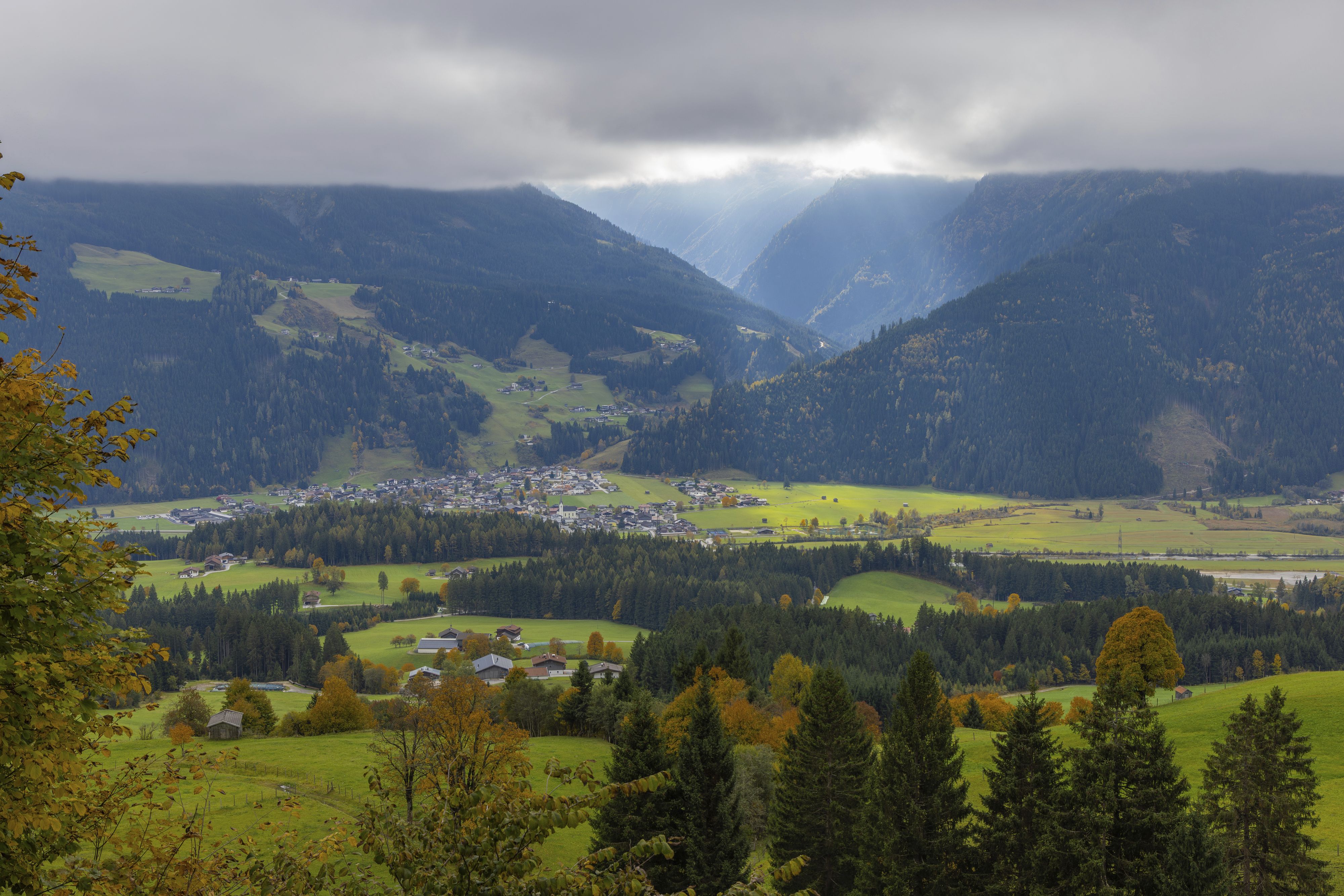 Im Oberpinzgau entsteht ein neuer Hochwasserschutz. Blick auf Hollersbach.