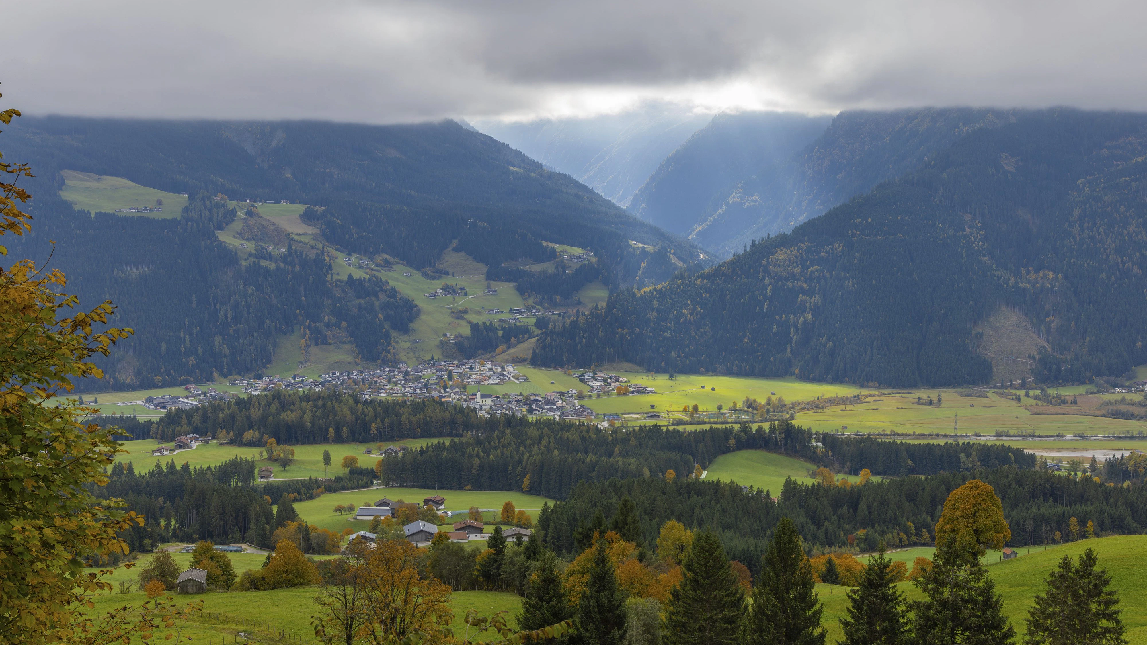 Im Oberpinzgau entsteht ein neuer Hochwasserschutz. Blick auf Hollersbach.
