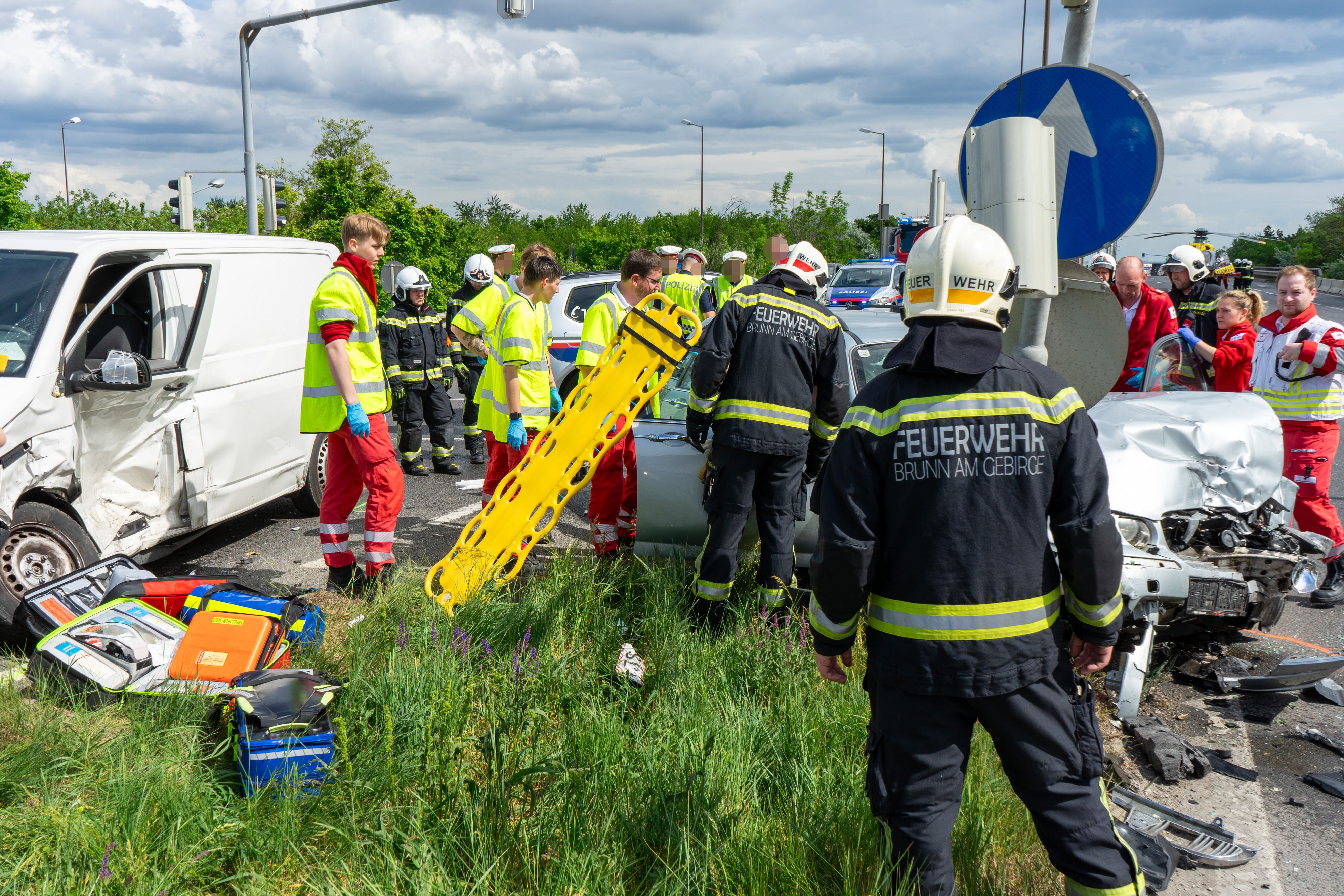 Am Montag kam es zu einem Crash von einem Kleintransporter und einem Pkw im Kreuzungsbereich.